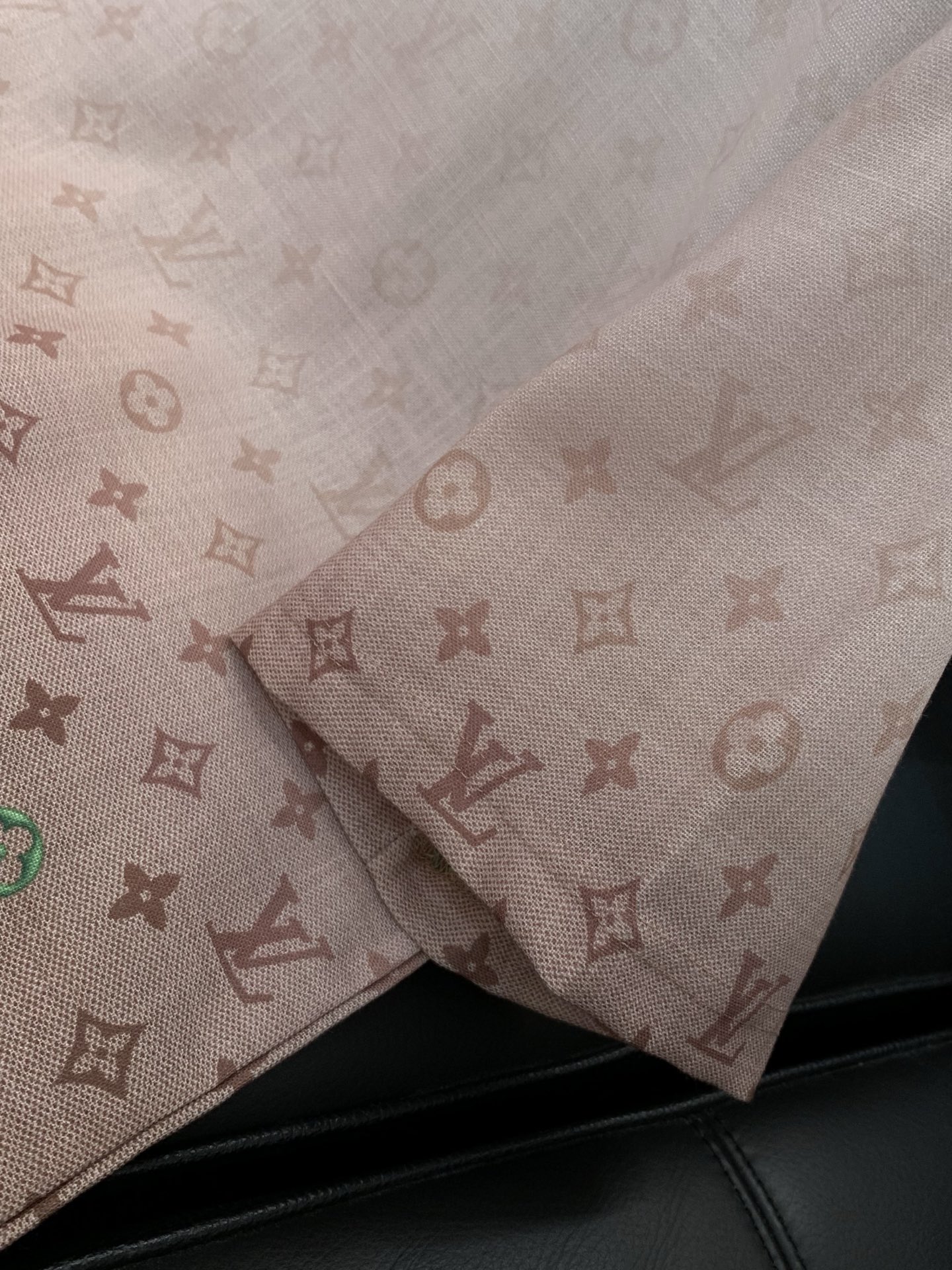 一套，LouisVuitton 路易威登，2026夏季最新款，专柜同步有售，原单狠货，时尚休闲短袖套装，