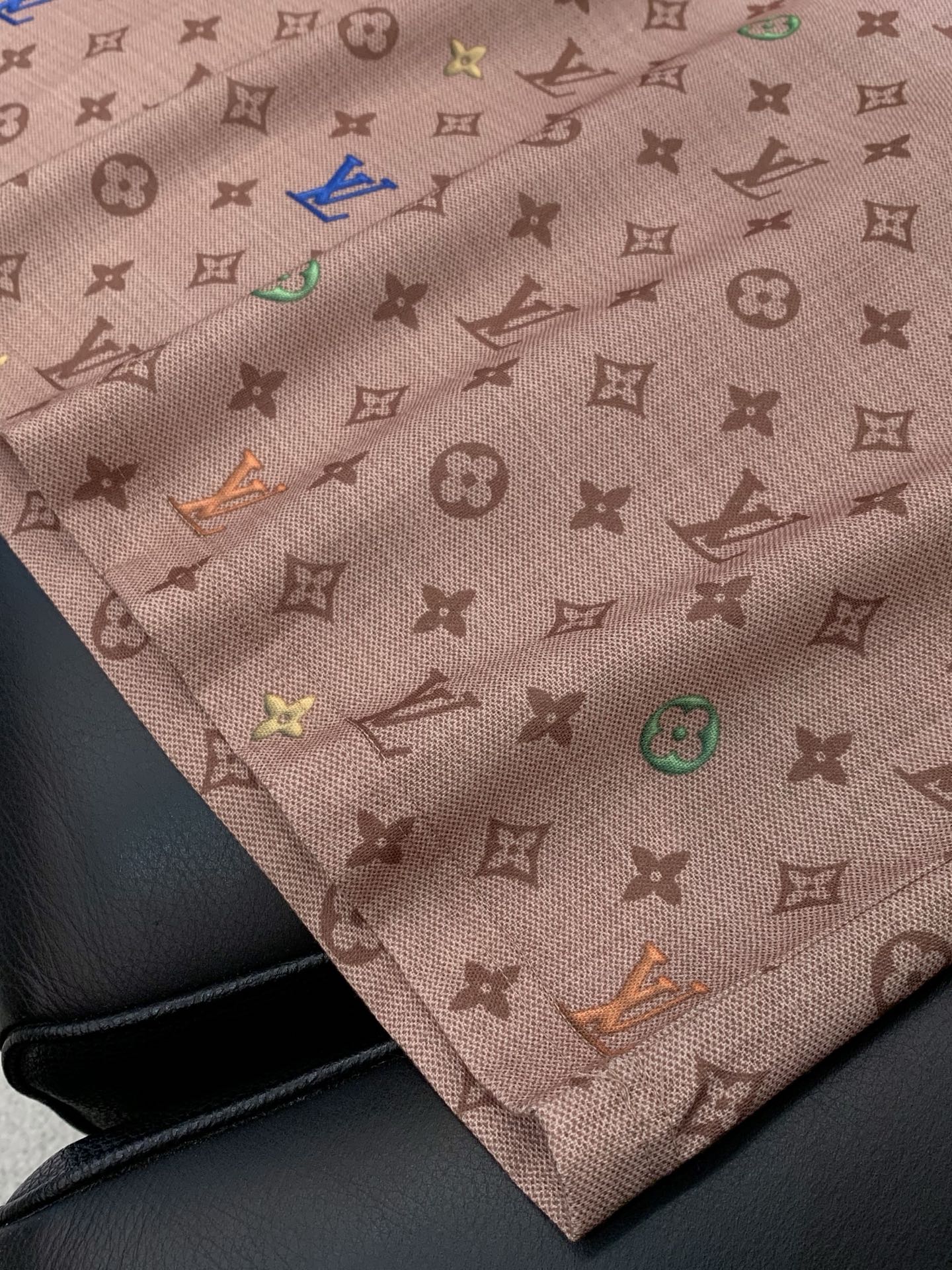 一套，LouisVuitton 路易威登，2026夏季最新款，专柜同步有售，原单狠货，时尚休闲短袖套装，