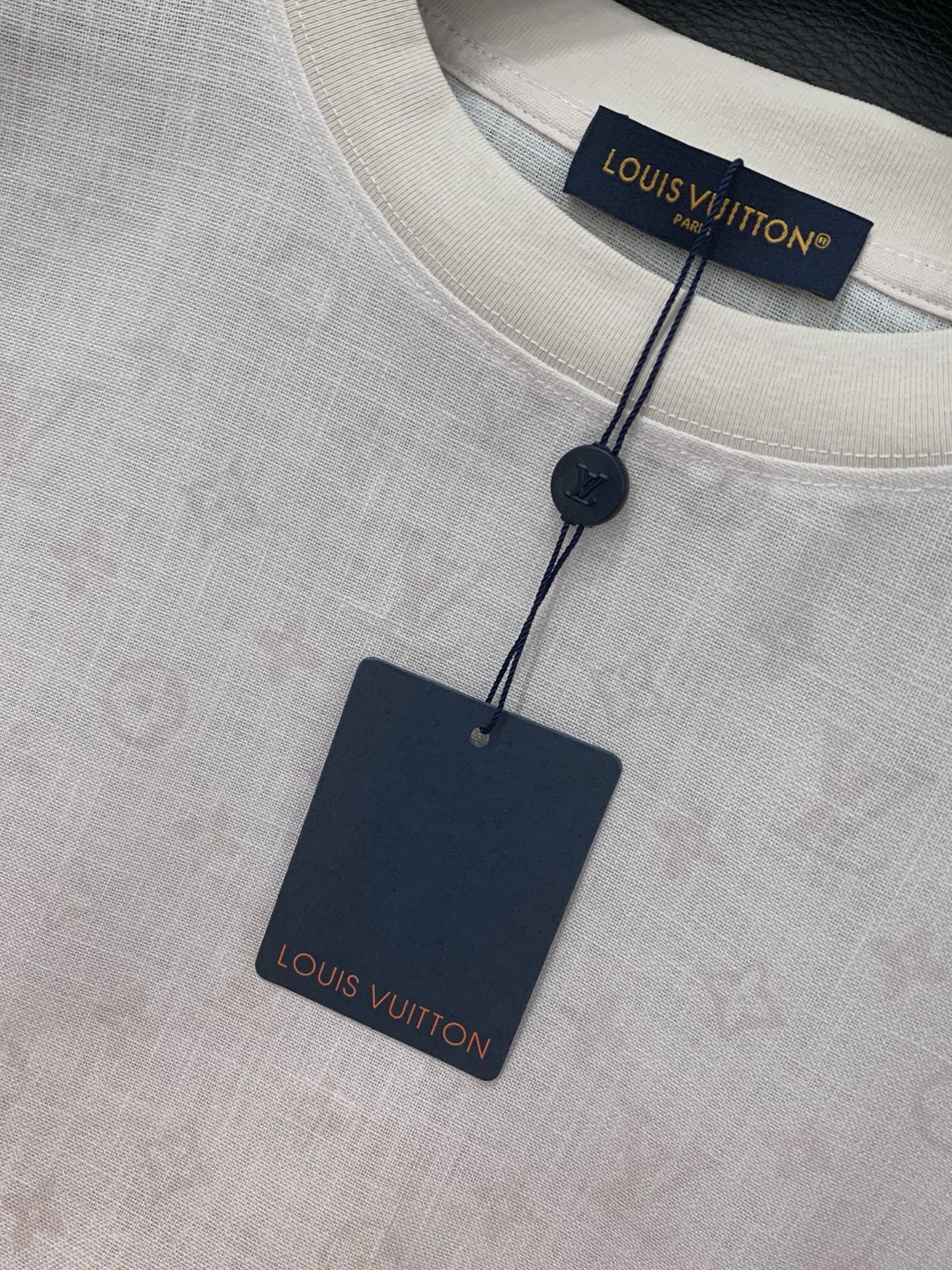 一套，LouisVuitton 路易威登，2026夏季最新款，专柜同步有售，原单狠货，时尚休闲短袖套装，