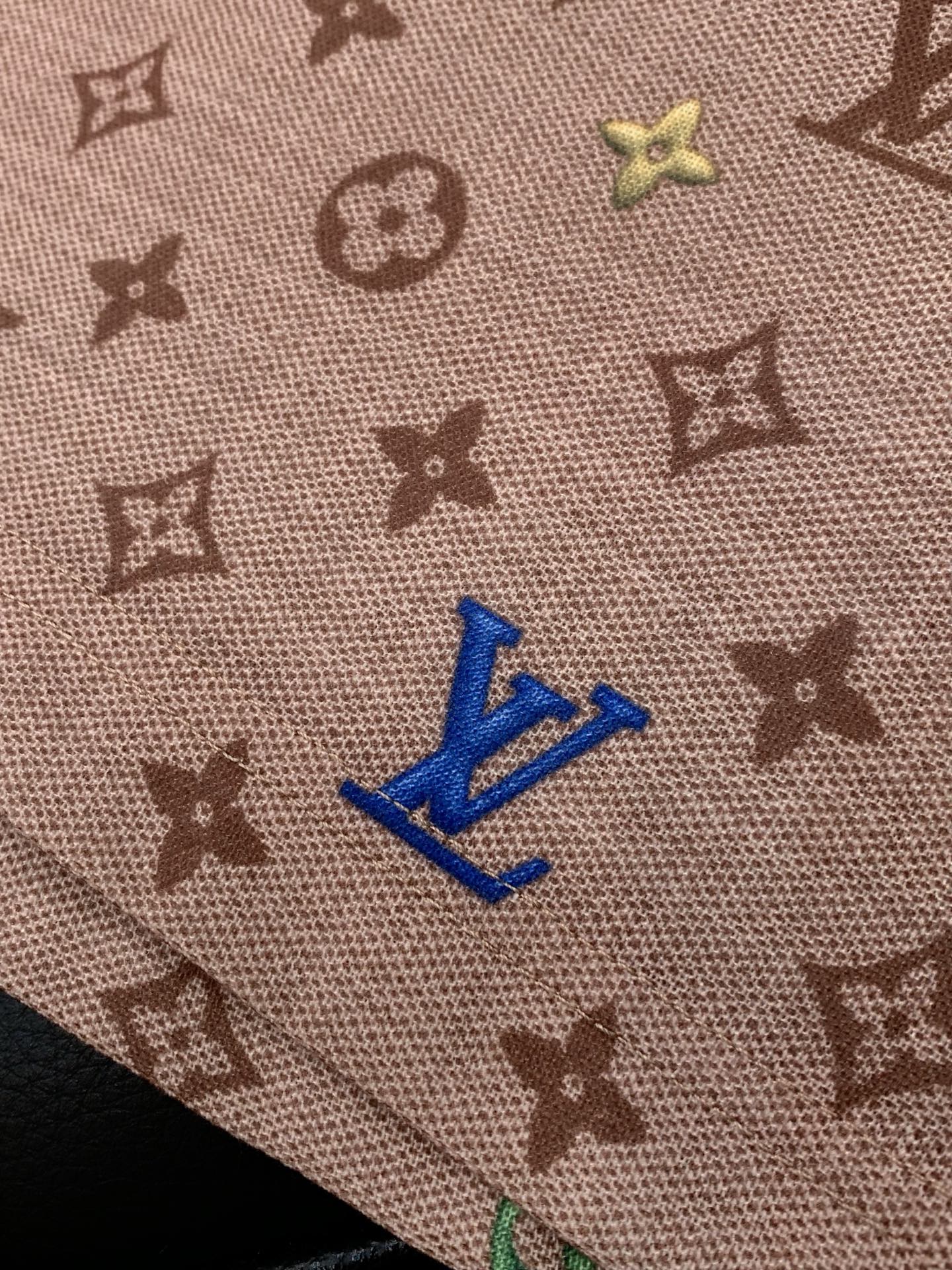 一套，LouisVuitton 路易威登，2026夏季最新款，专柜同步有售，原单狠货，时尚休闲短袖套装，
