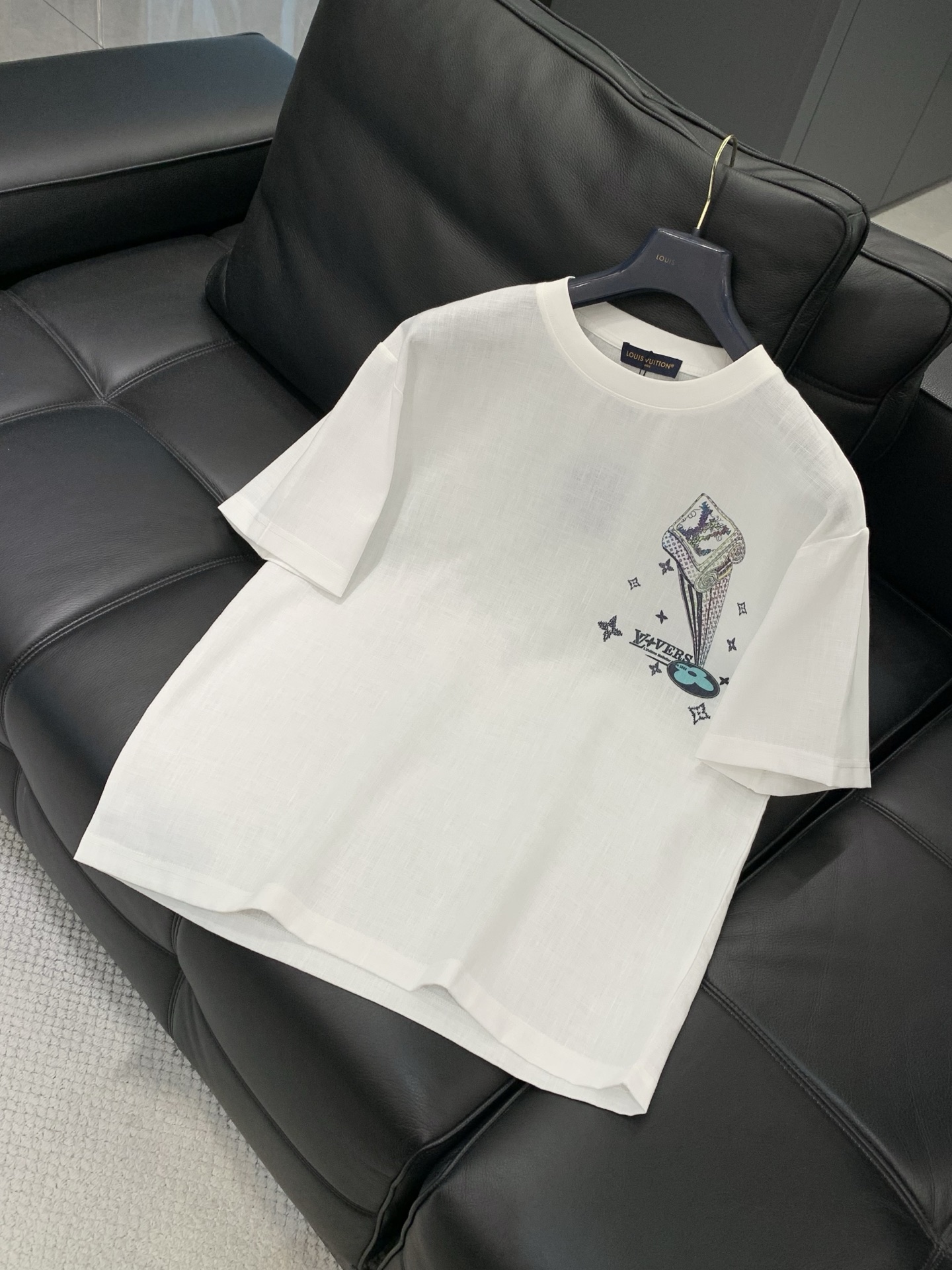 一套，LouisVuitton 路易威登，2026夏季最新款，专柜同步有售，原单狠货，时尚休闲短袖套装，
