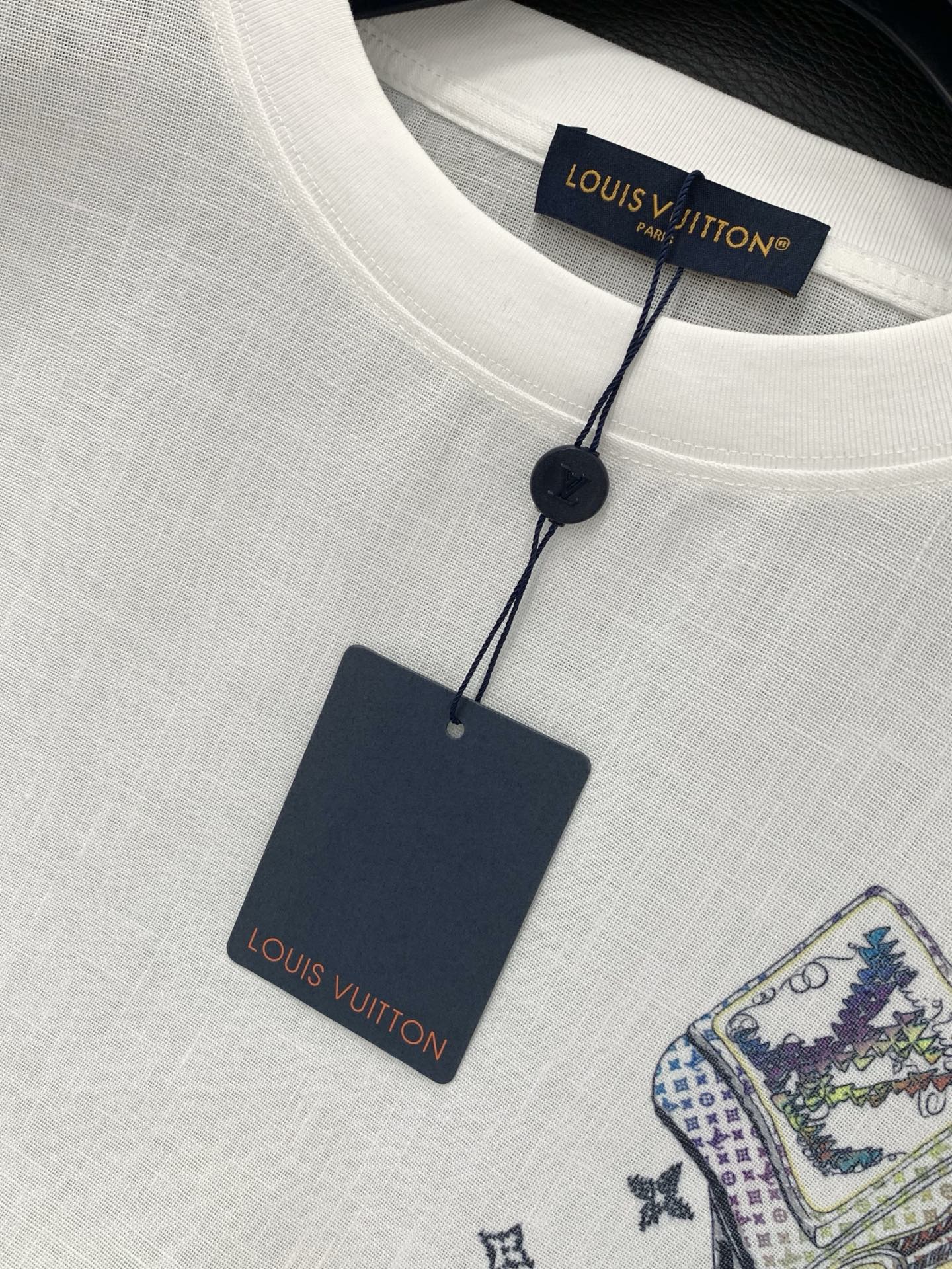 一套，LouisVuitton 路易威登，2026夏季最新款，专柜同步有售，原单狠货，时尚休闲短袖套装，