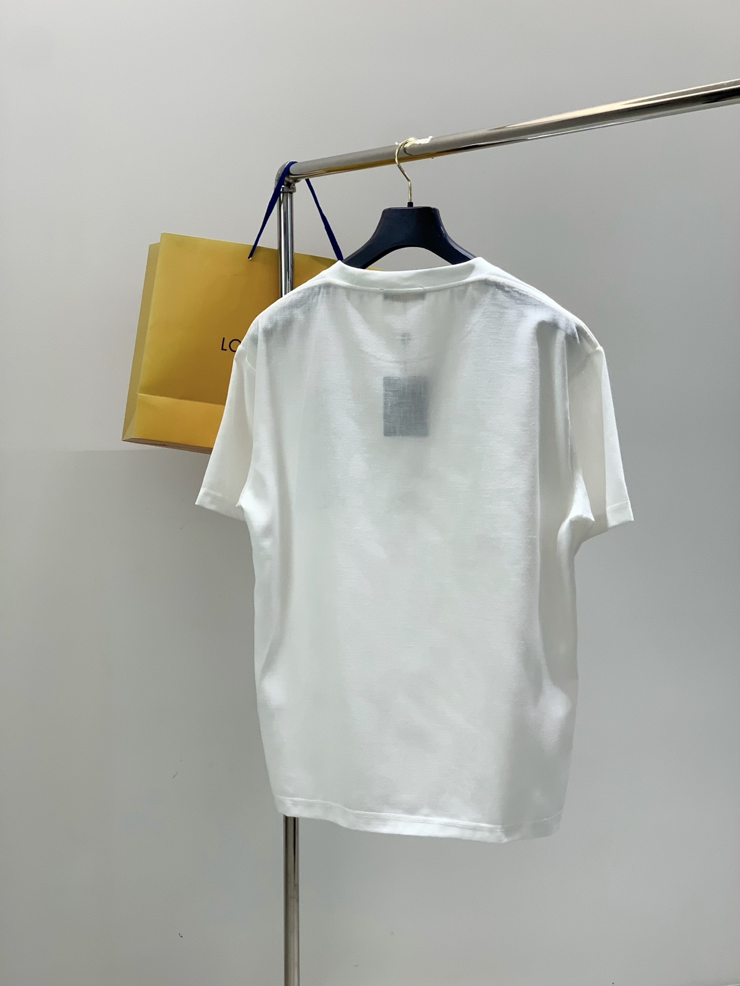 一套，LouisVuitton 路易威登，2026夏季最新款，专柜同步有售，原单狠货，时尚休闲短袖套装，