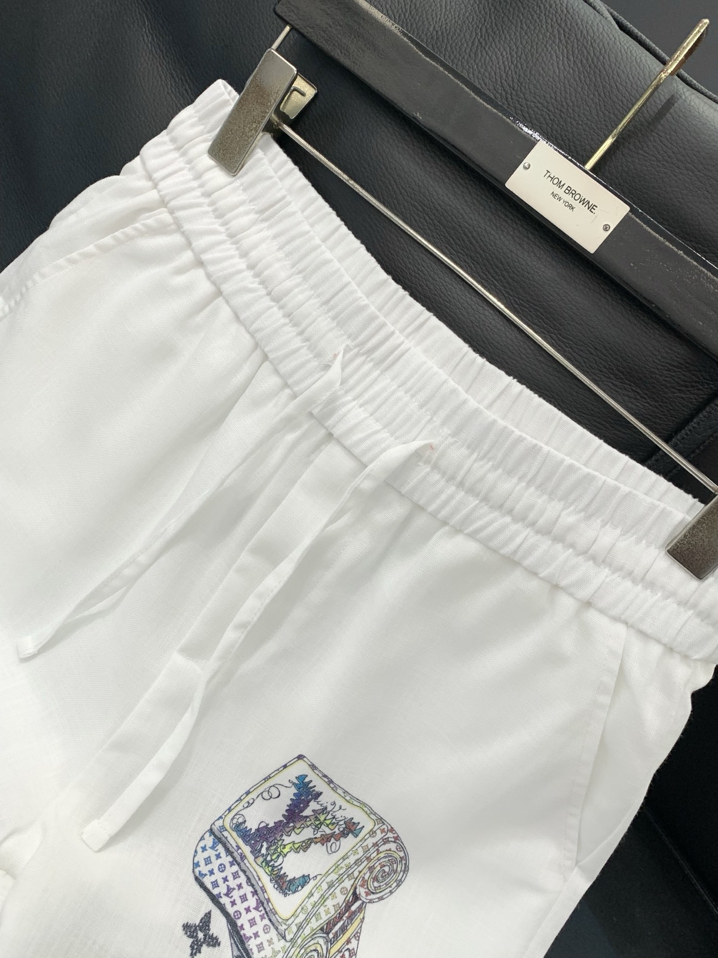 一套，LouisVuitton 路易威登，2026夏季最新款，专柜同步有售，原单狠货，时尚休闲短袖套装，