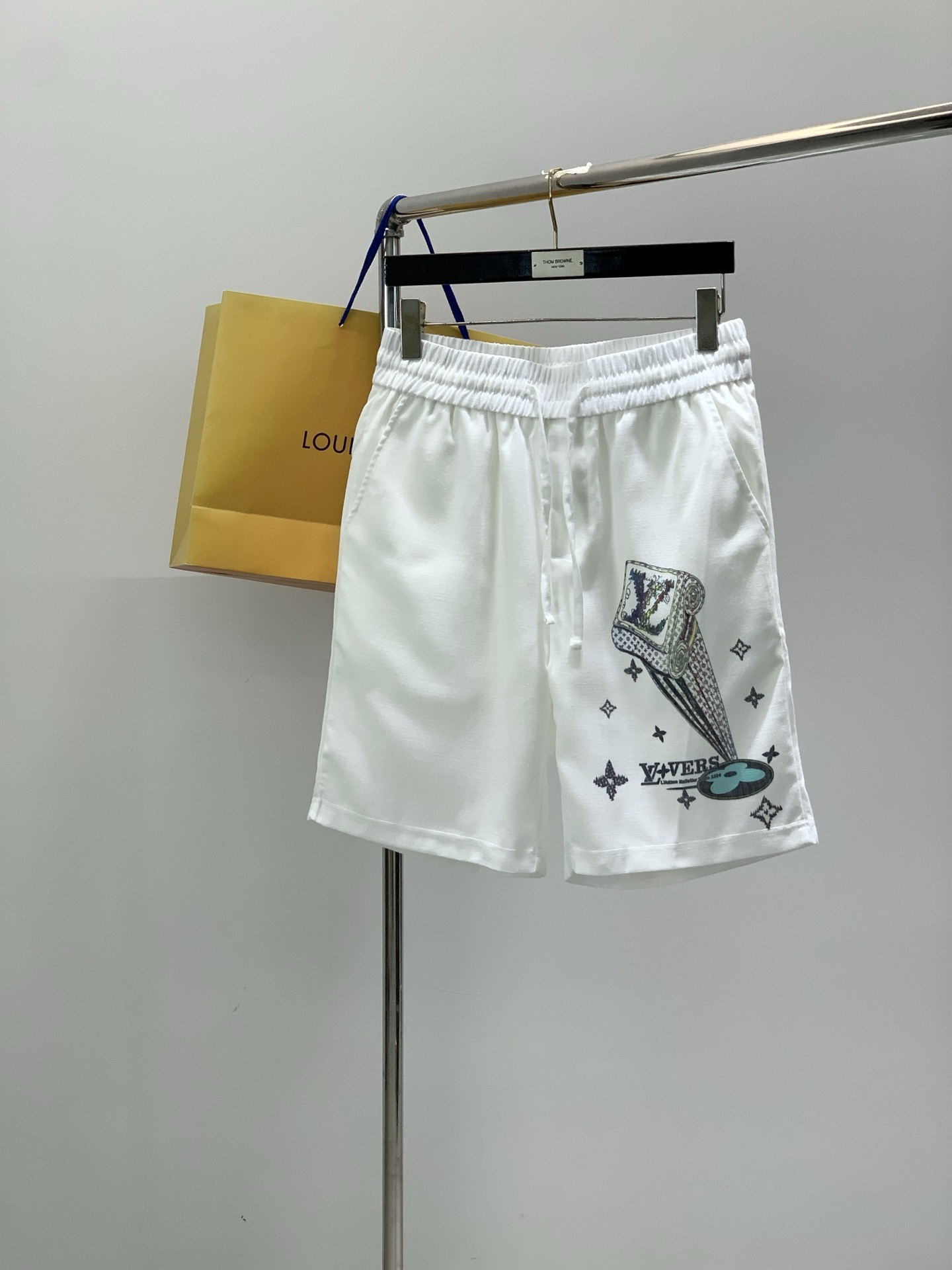 一套，LouisVuitton 路易威登，2026夏季最新款，专柜同步有售，原单狠货，时尚休闲短袖套装，