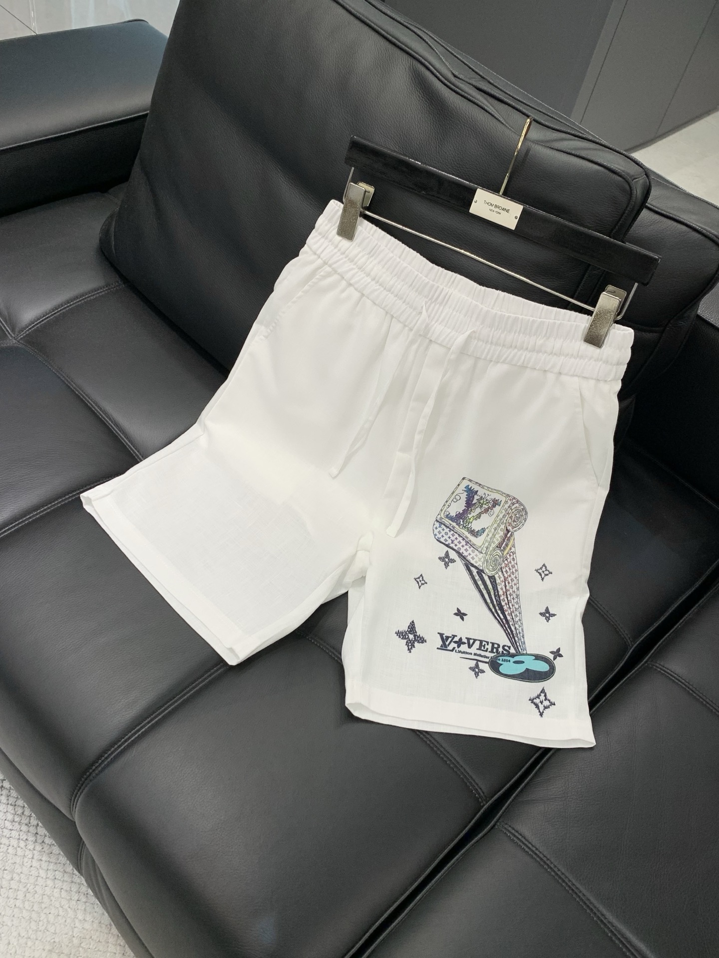 一套，LouisVuitton 路易威登，2026夏季最新款，专柜同步有售，原单狠货，时尚休闲短袖套装，
