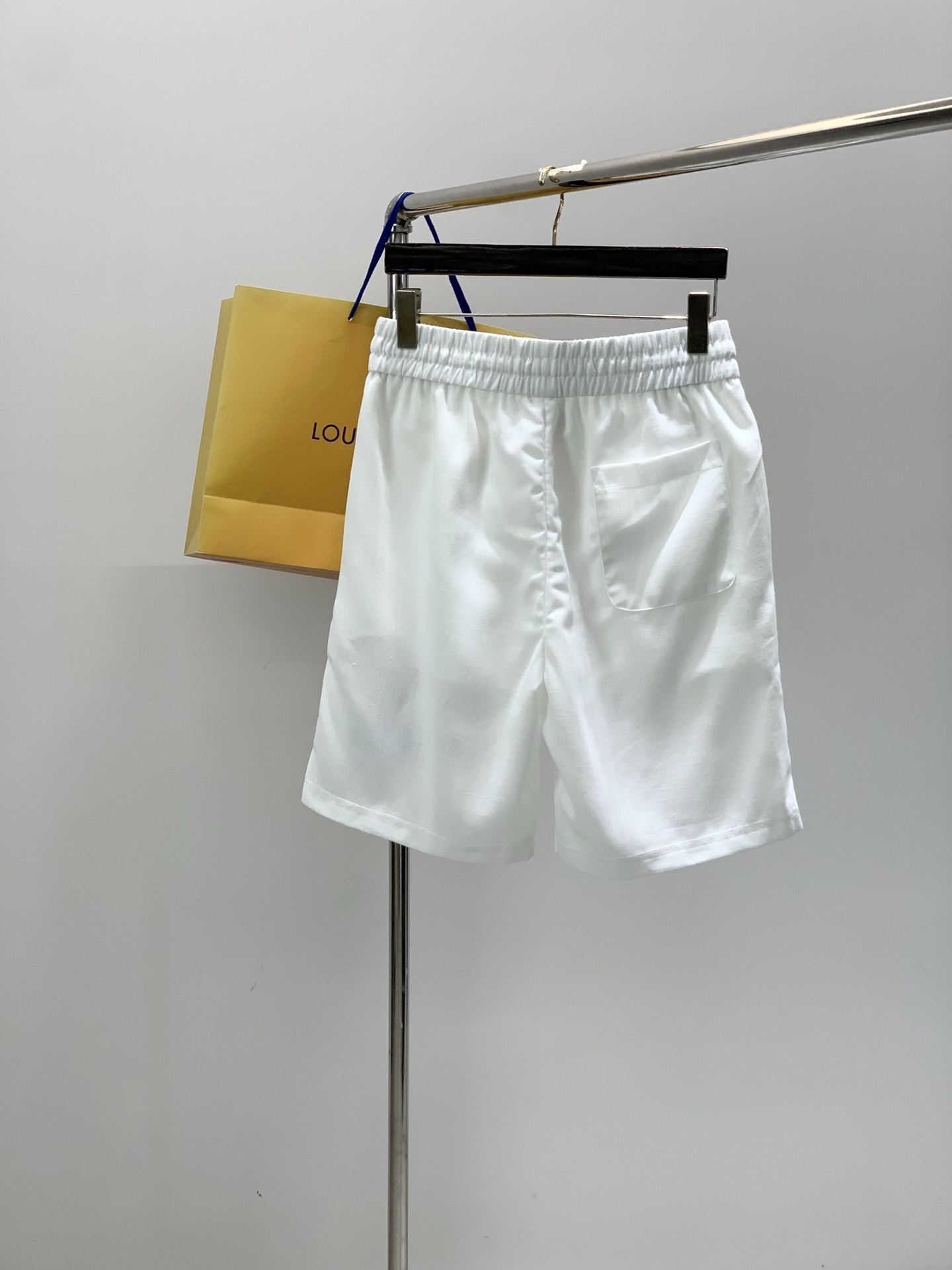 一套，LouisVuitton 路易威登，2026夏季最新款，专柜同步有售，原单狠货，时尚休闲短袖套装，