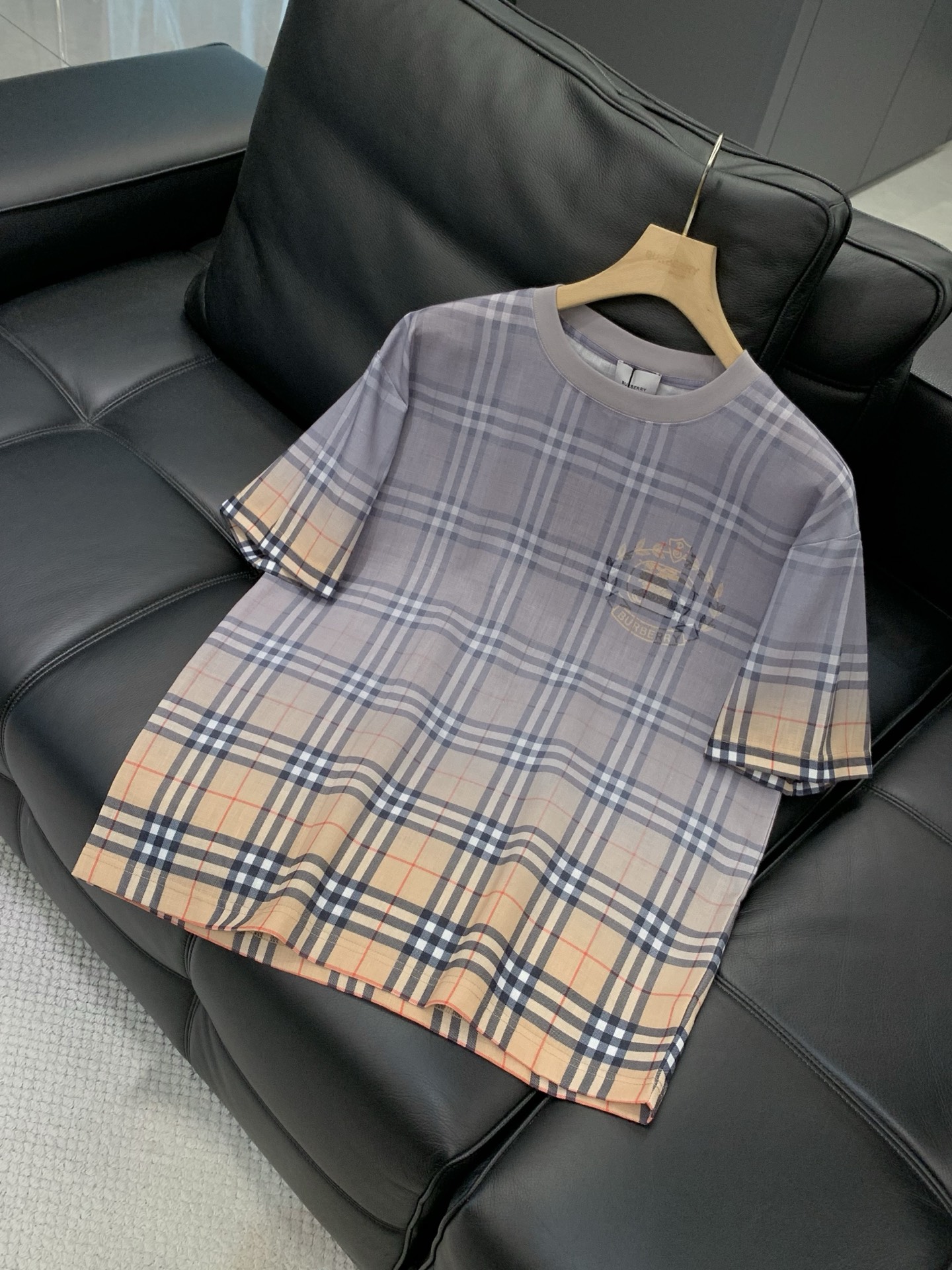 一套，Burberry 巴宝莉，2026夏季最新品，专柜同步有售，原单狠货，时尚休闲套装，进口原版面料，