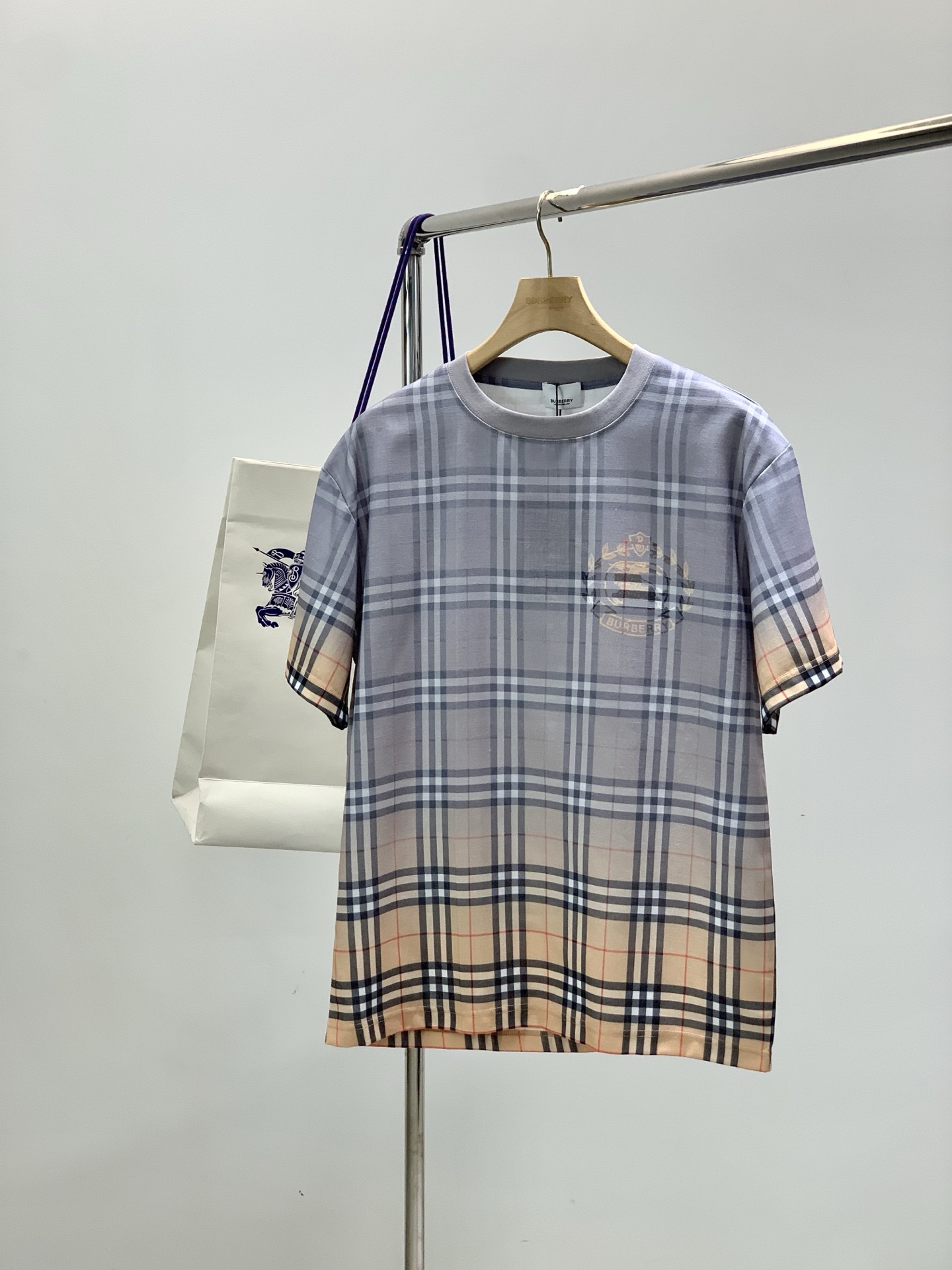 一套，Burberry 巴宝莉，2026夏季最新品，专柜同步有售，原单狠货，时尚休闲套装，进口原版面料，