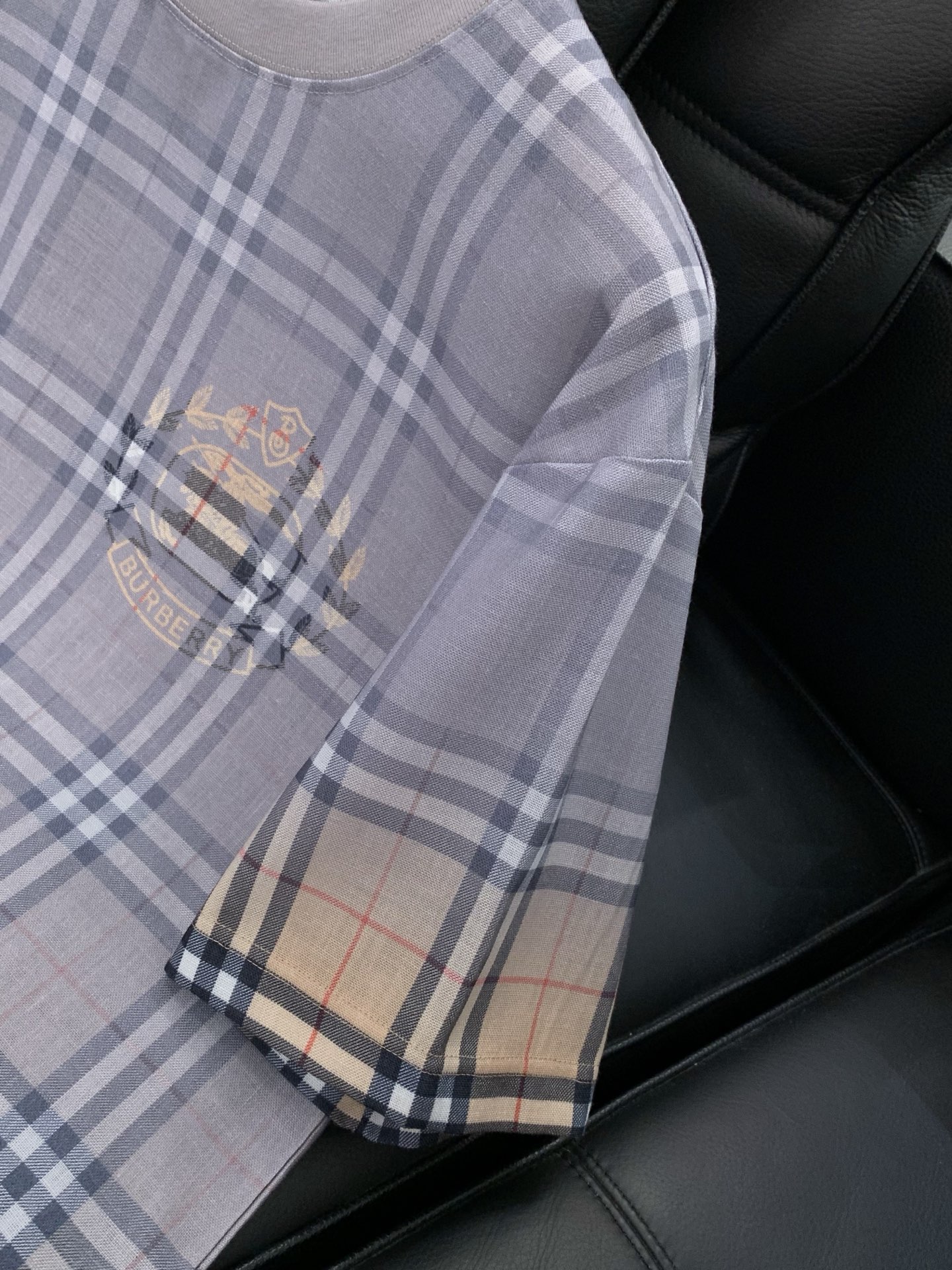 一套，Burberry 巴宝莉，2026夏季最新品，专柜同步有售，原单狠货，时尚休闲套装，进口原版面料，