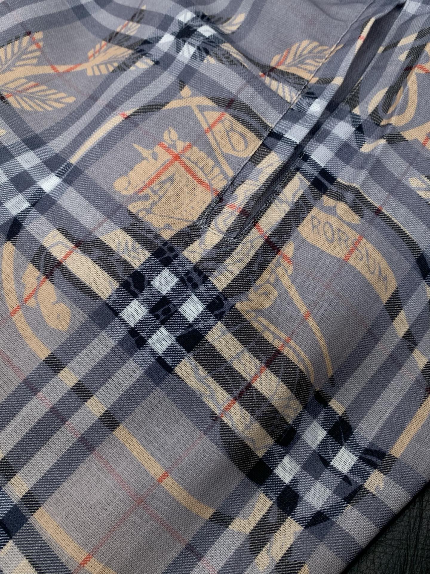 一套，Burberry 巴宝莉，2026夏季最新品，专柜同步有售，原单狠货，时尚休闲套装，进口原版面料，
