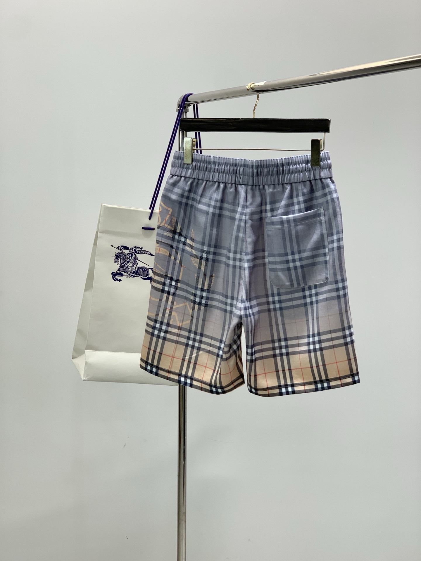 一套，Burberry 巴宝莉，2026夏季最新品，专柜同步有售，原单狠货，时尚休闲套装，进口原版面料，
