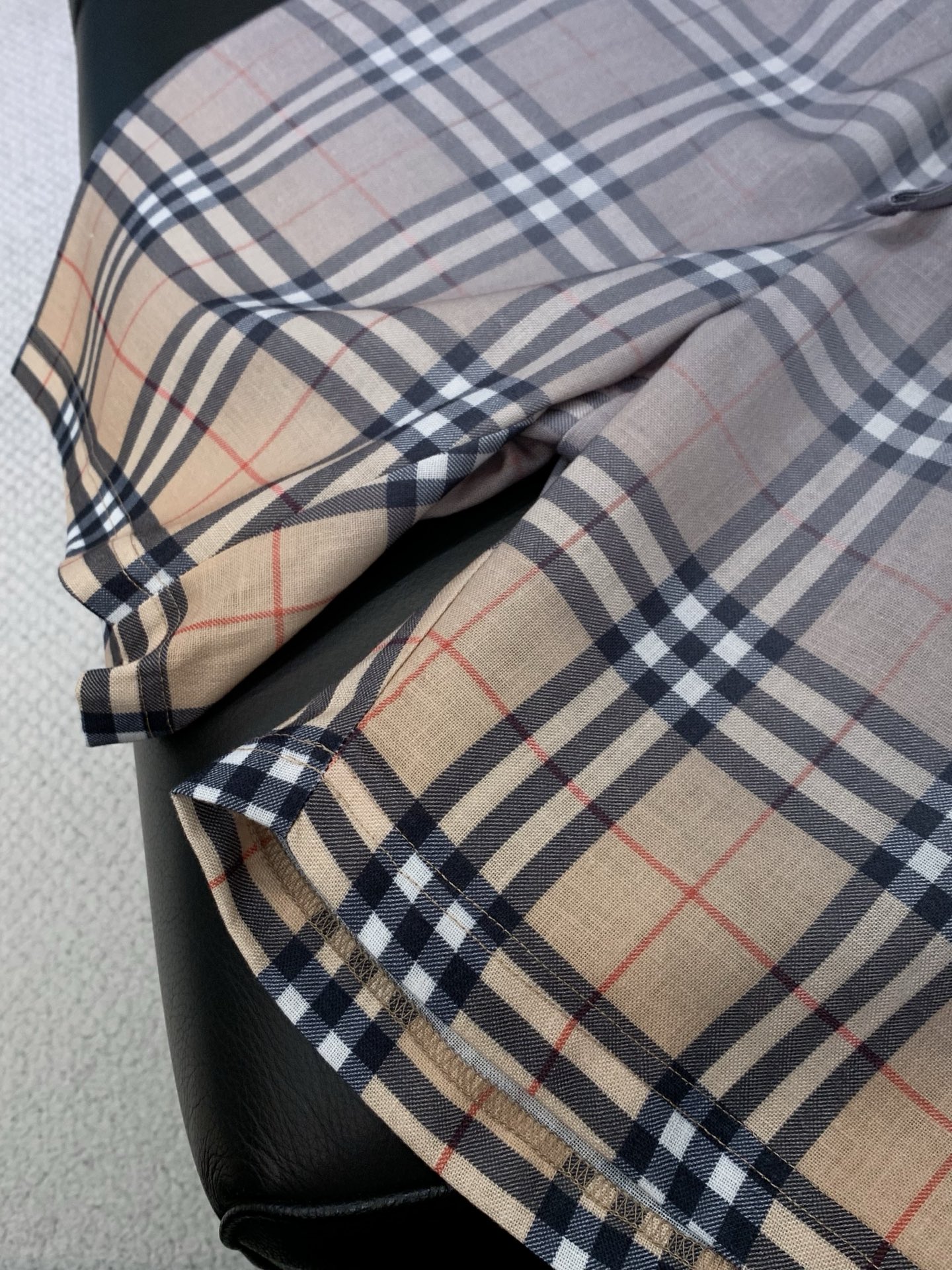 一套，Burberry 巴宝莉，2026夏季最新品，专柜同步有售，原单狠货，时尚休闲套装，进口原版面料，