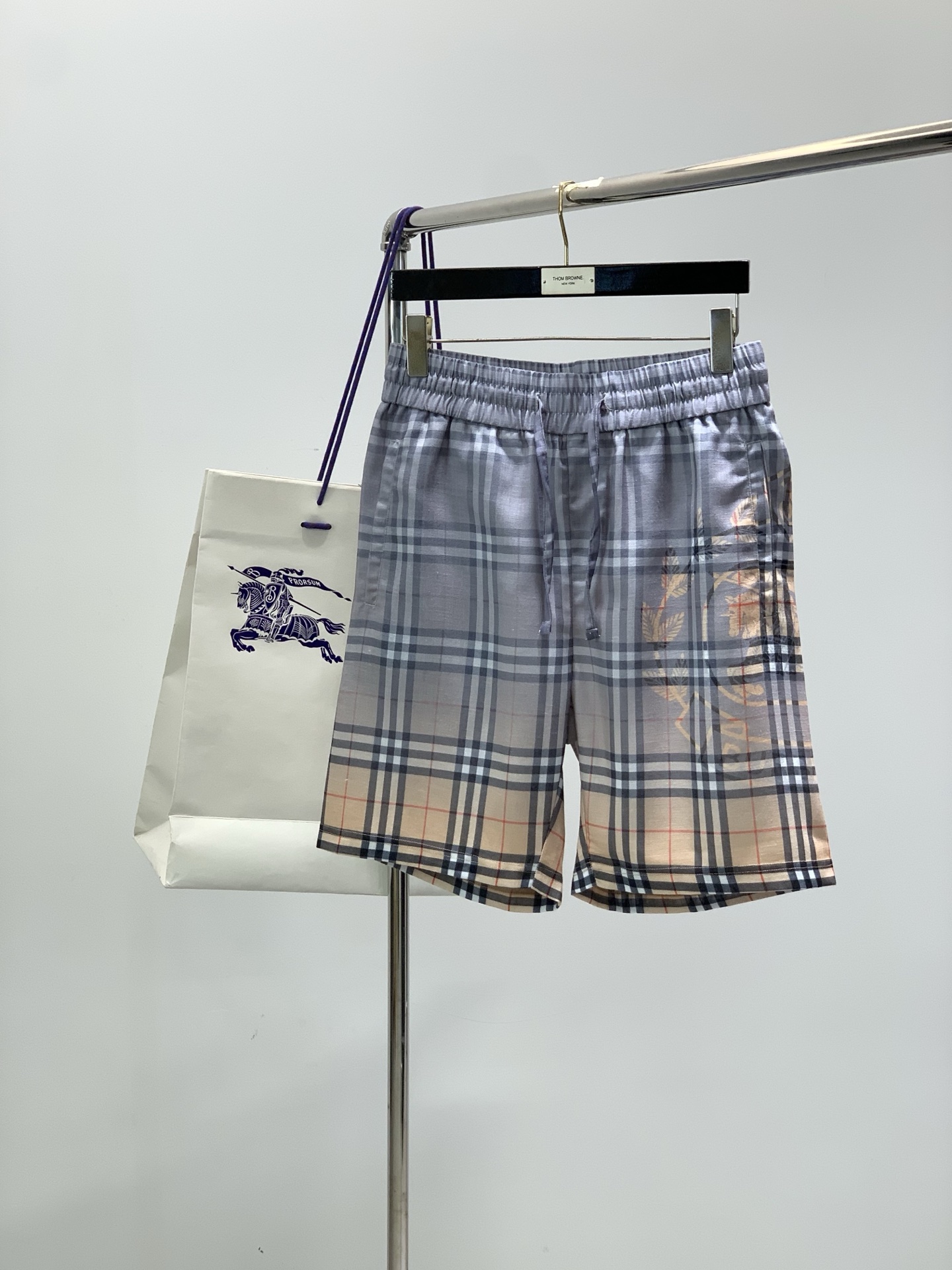 一套，Burberry 巴宝莉，2026夏季最新品，专柜同步有售，原单狠货，时尚休闲套装，进口原版面料，