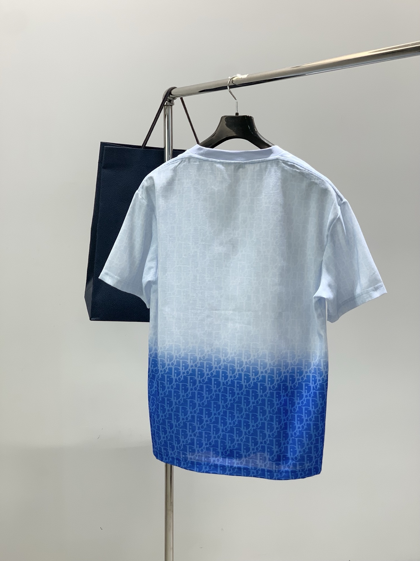 一套，Dior 迪奥， 2026夏季新品，专柜同步有售，简约时尚休闲套装，原版进口面料，舒适透气，顶级印