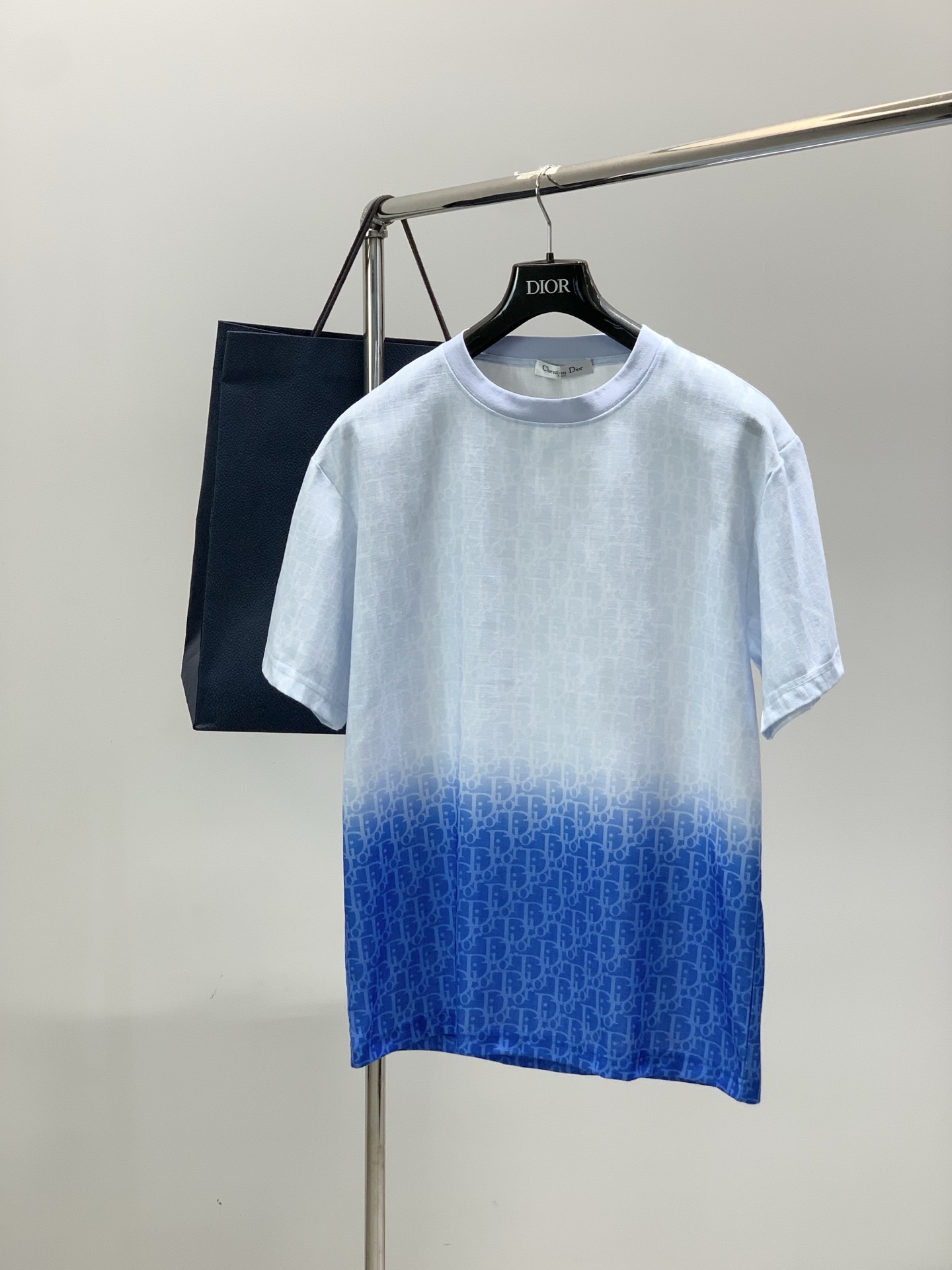 一套，Dior 迪奥， 2026夏季新品，专柜同步有售，简约时尚休闲套装，原版进口面料，舒适透气，顶级印