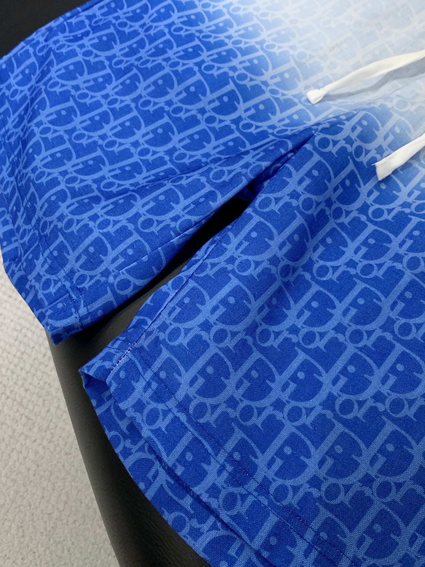 一套，Dior 迪奥， 2026夏季新品，专柜同步有售，简约时尚休闲套装，原版进口面料，舒适透气，顶级印