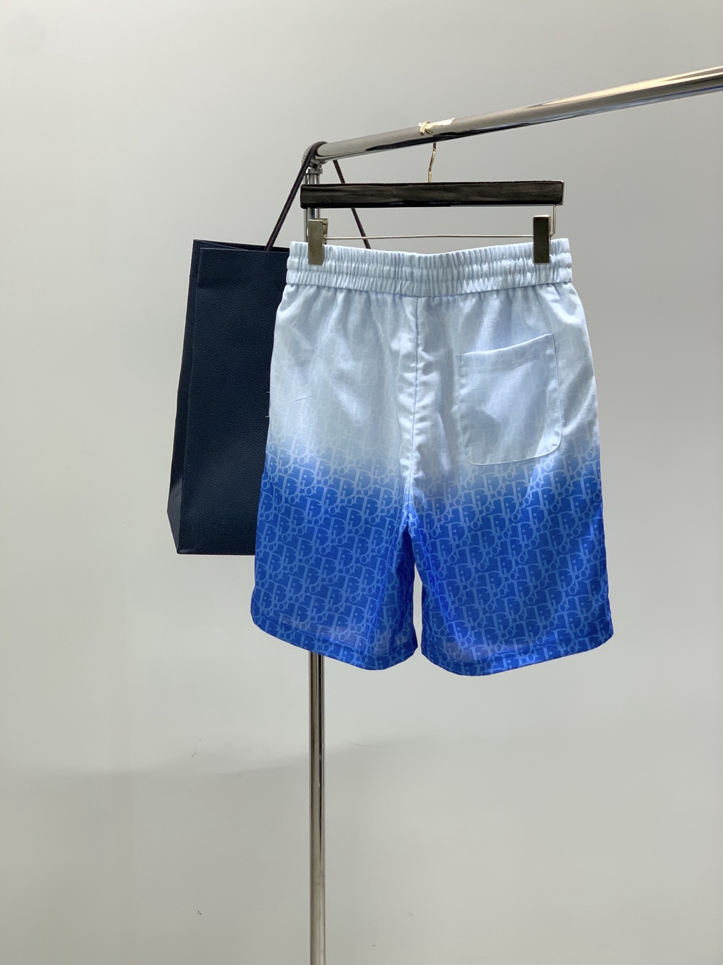 一套，Dior 迪奥， 2026夏季新品，专柜同步有售，简约时尚休闲套装，原版进口面料，舒适透气，顶级印