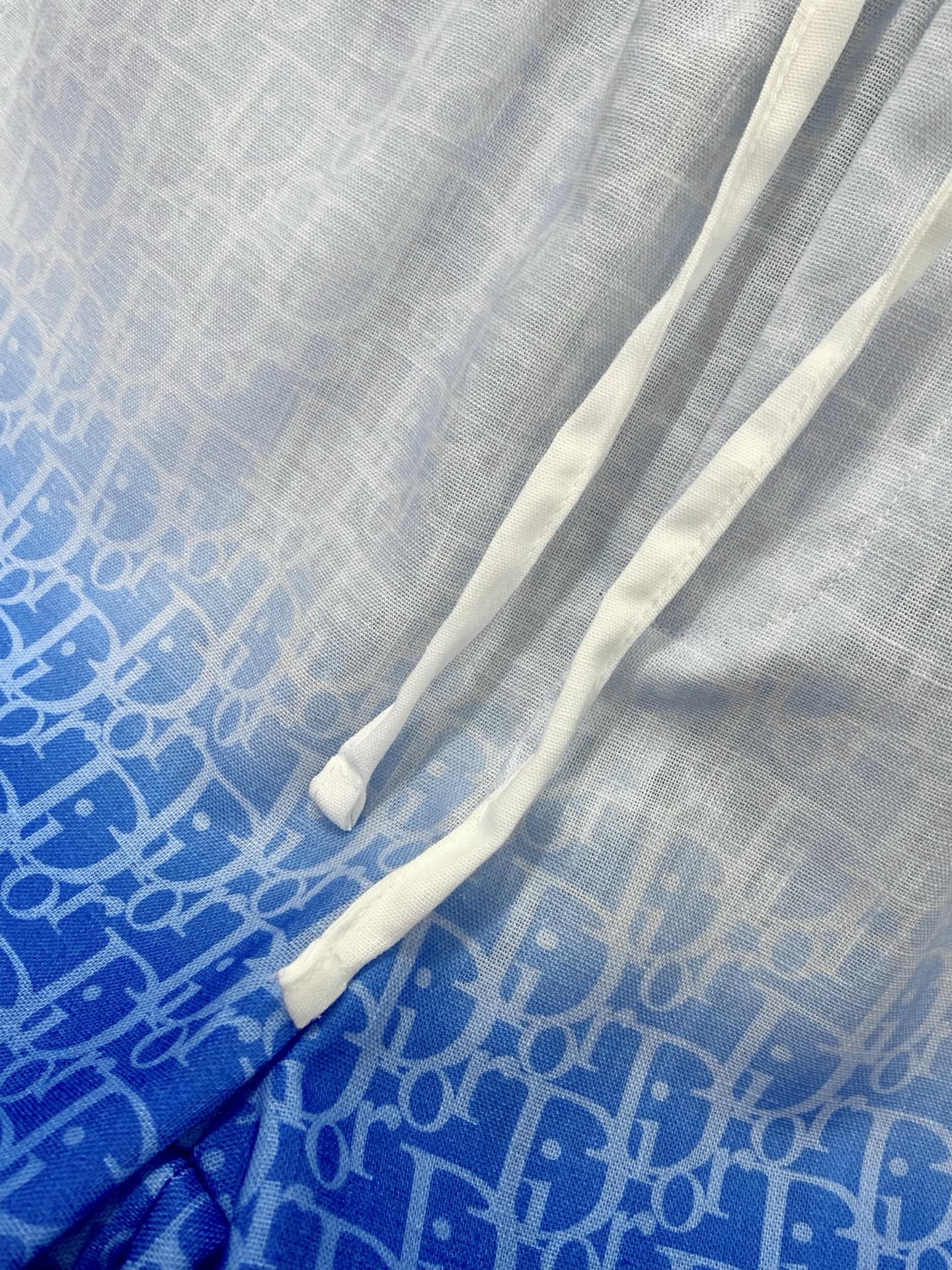 一套，Dior 迪奥， 2026夏季新品，专柜同步有售，简约时尚休闲套装，原版进口面料，舒适透气，顶级印