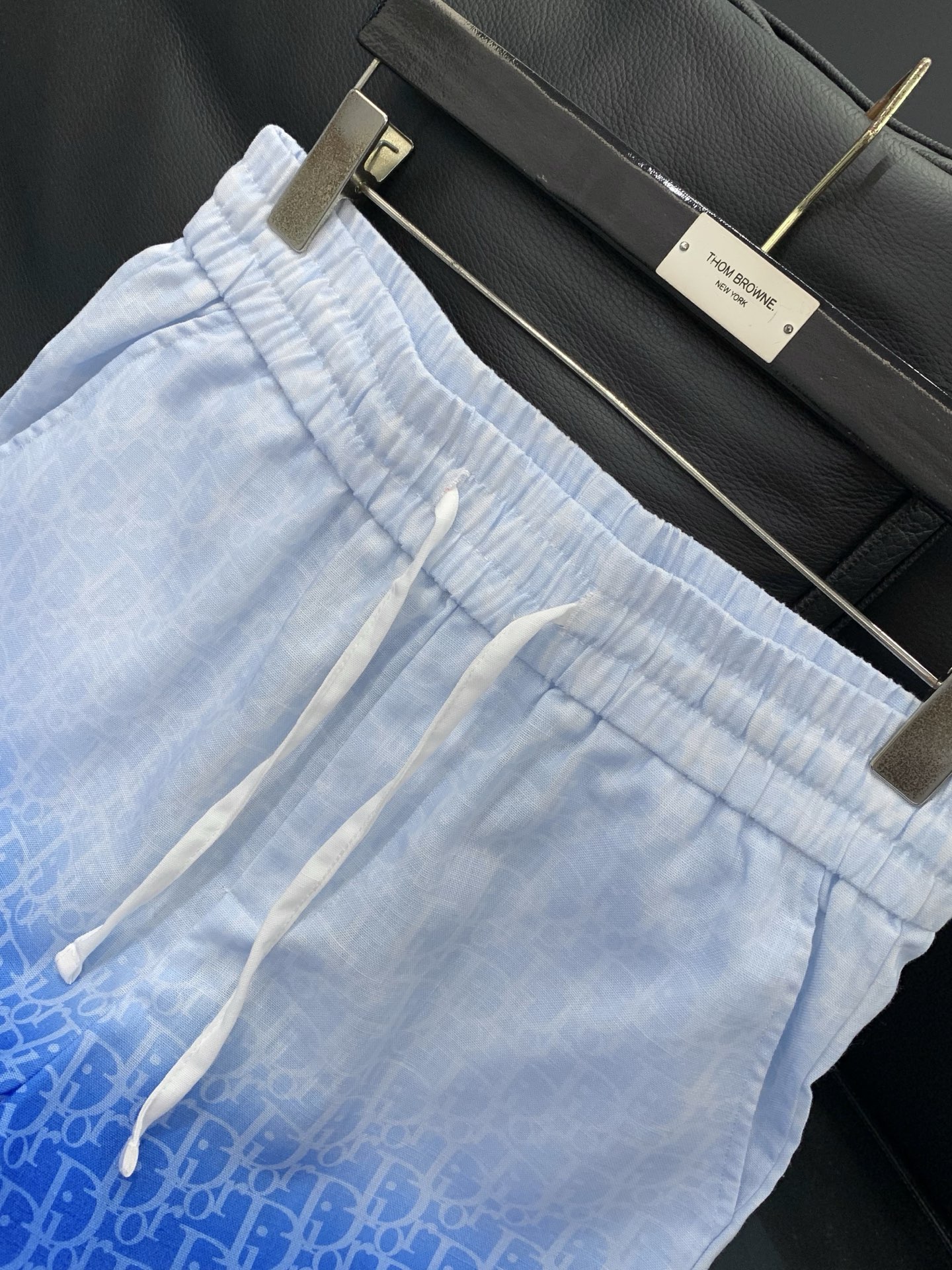 一套，Dior 迪奥， 2026夏季新品，专柜同步有售，简约时尚休闲套装，原版进口面料，舒适透气，顶级印