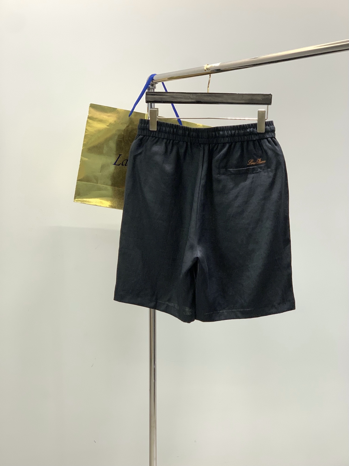 ，Loro Piana(Loro Piana )，2026夏季最新品，专柜同步有售，原单狠货，时尚休闲短