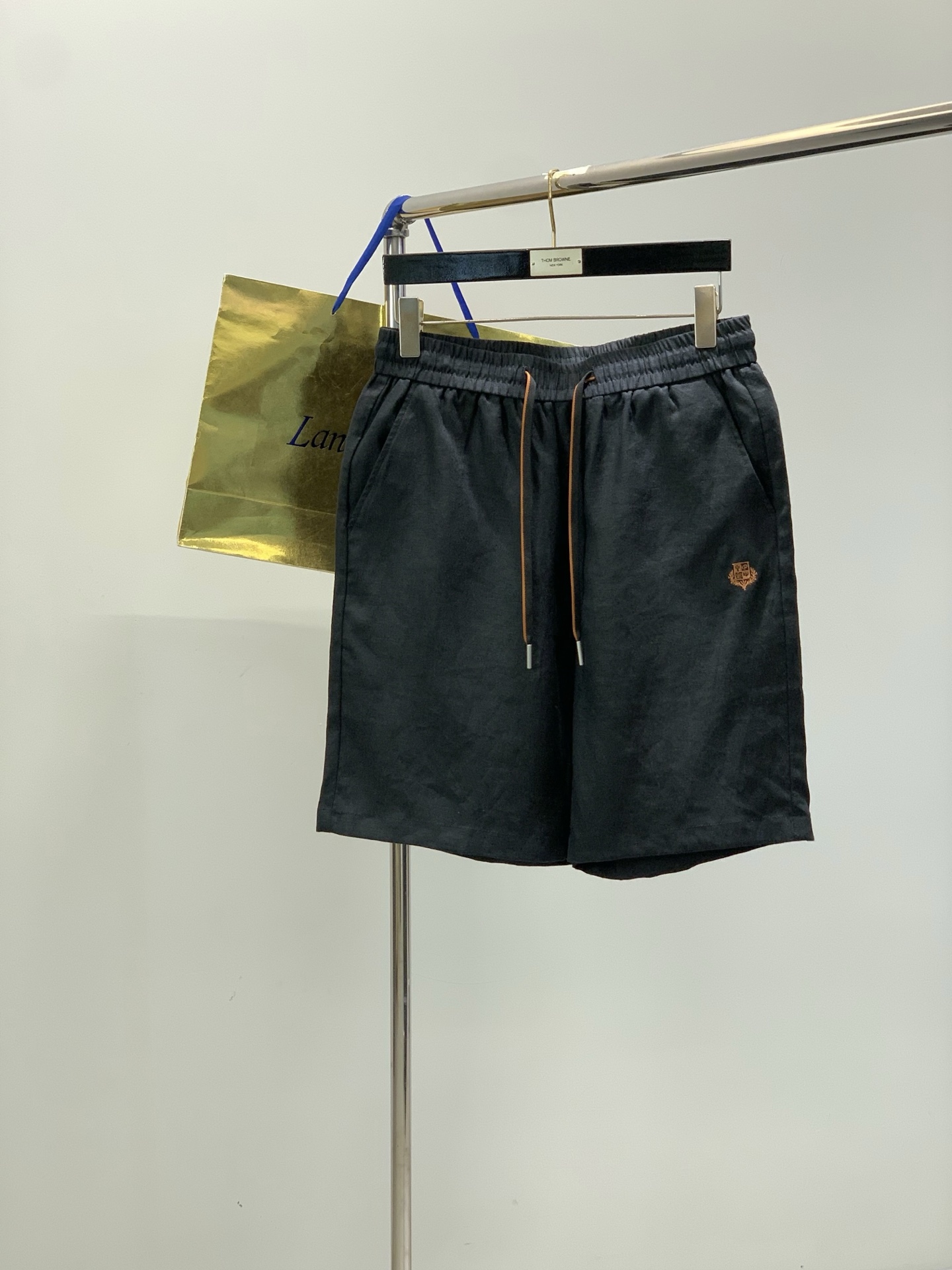 ，Loro Piana(Loro Piana )，2026夏季最新品，专柜同步有售，原单狠货，时尚休闲短