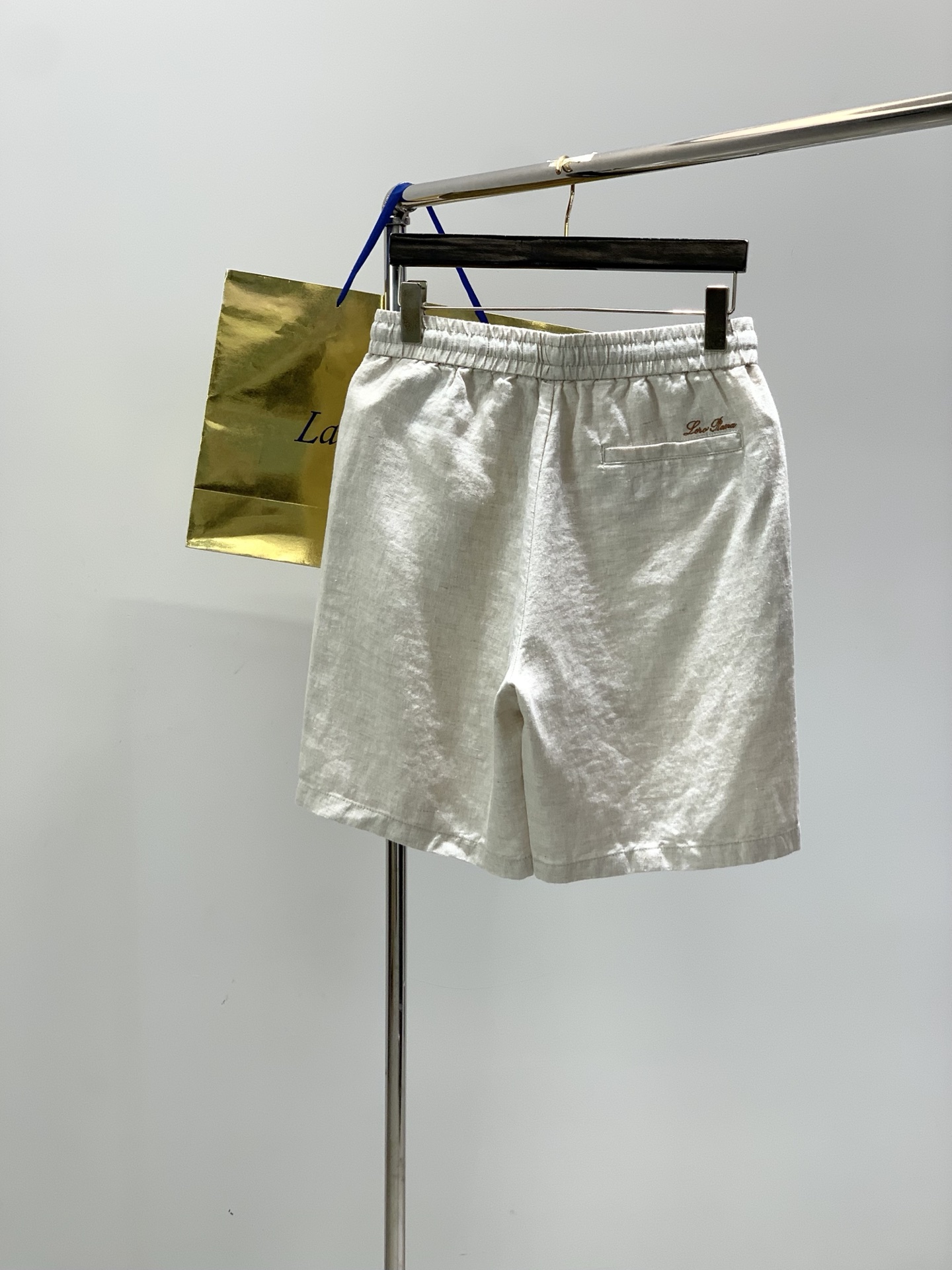 ，Loro Piana(Loro Piana )，2026夏季最新品，专柜同步有售，原单狠货，时尚休闲短