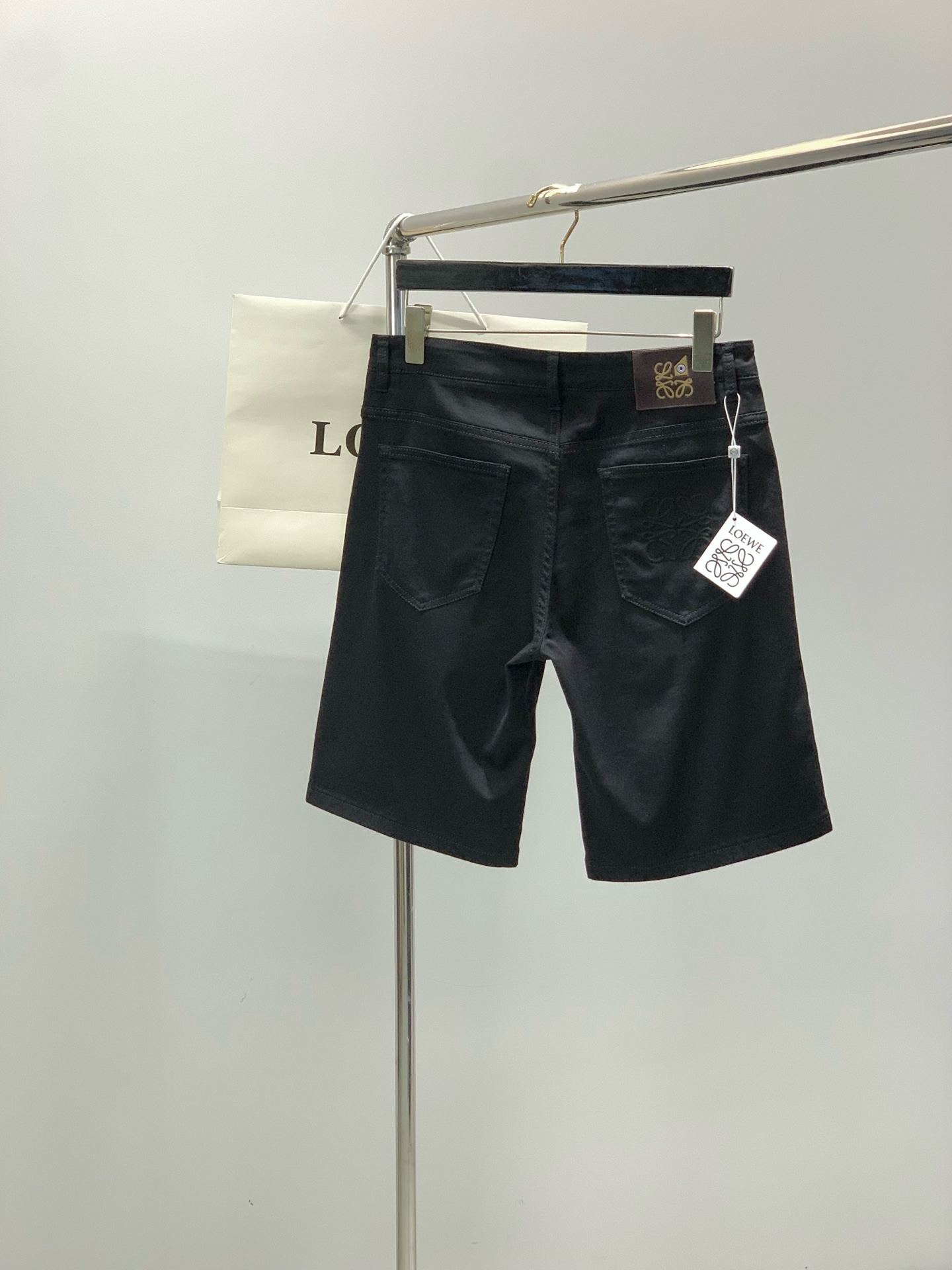 ，Loewe罗意威，2026夏季新品，专柜同步有售，原单狠货，时尚休闲短裤，采用进口原版面料，顶级刺绣🪡