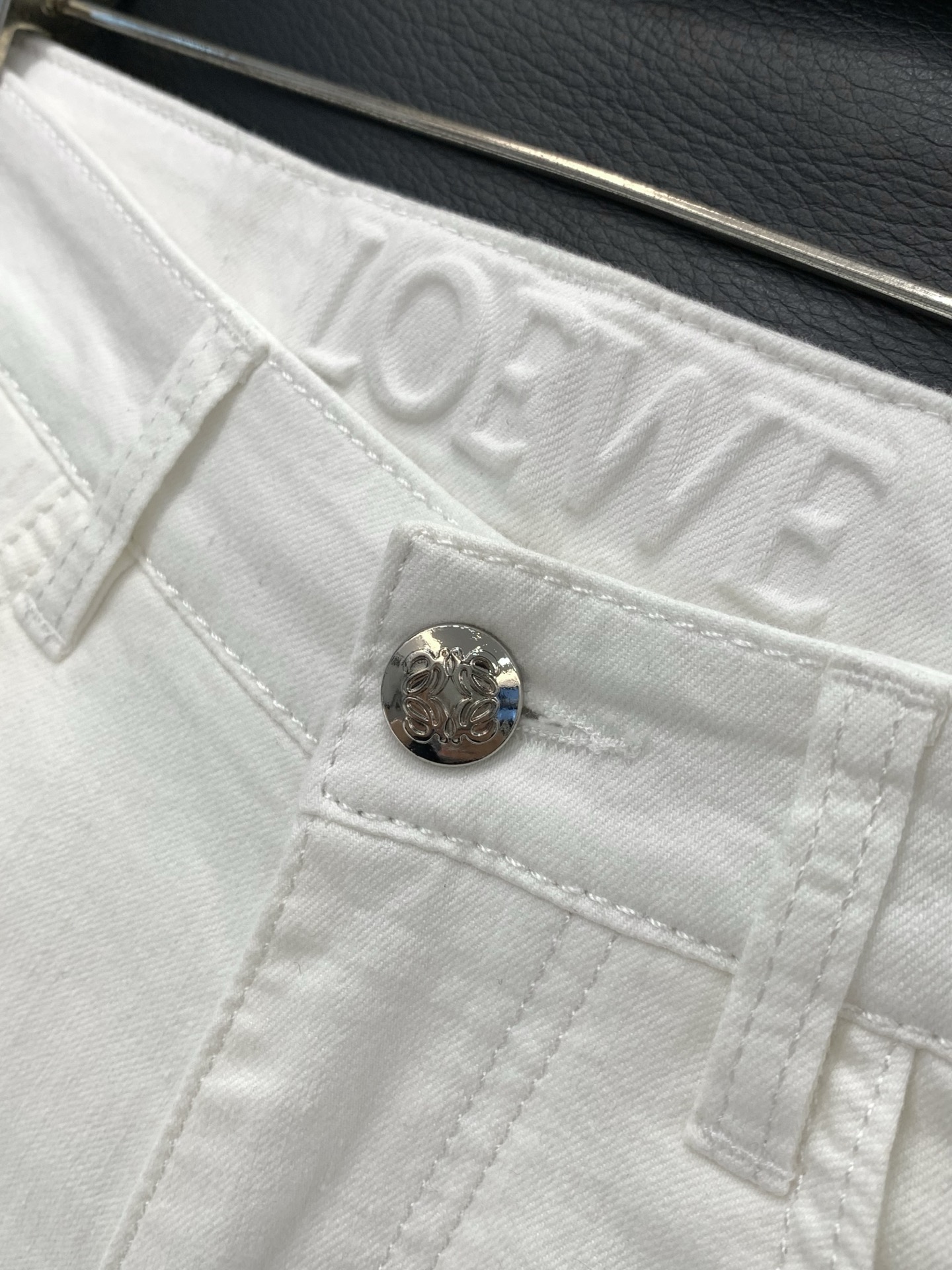 ，Loewe罗意威，2026夏季新品，专柜同步有售，原单狠货，时尚休闲短裤，采用进口原版面料，顶级刺绣🪡