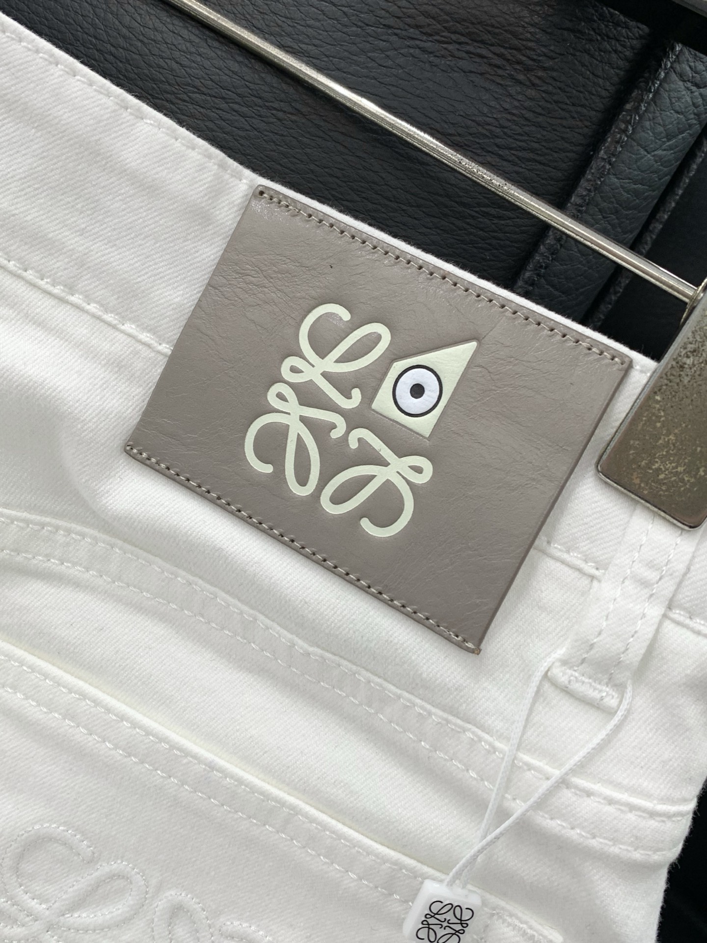 ，Loewe罗意威，2026夏季新品，专柜同步有售，原单狠货，时尚休闲短裤，采用进口原版面料，顶级刺绣🪡