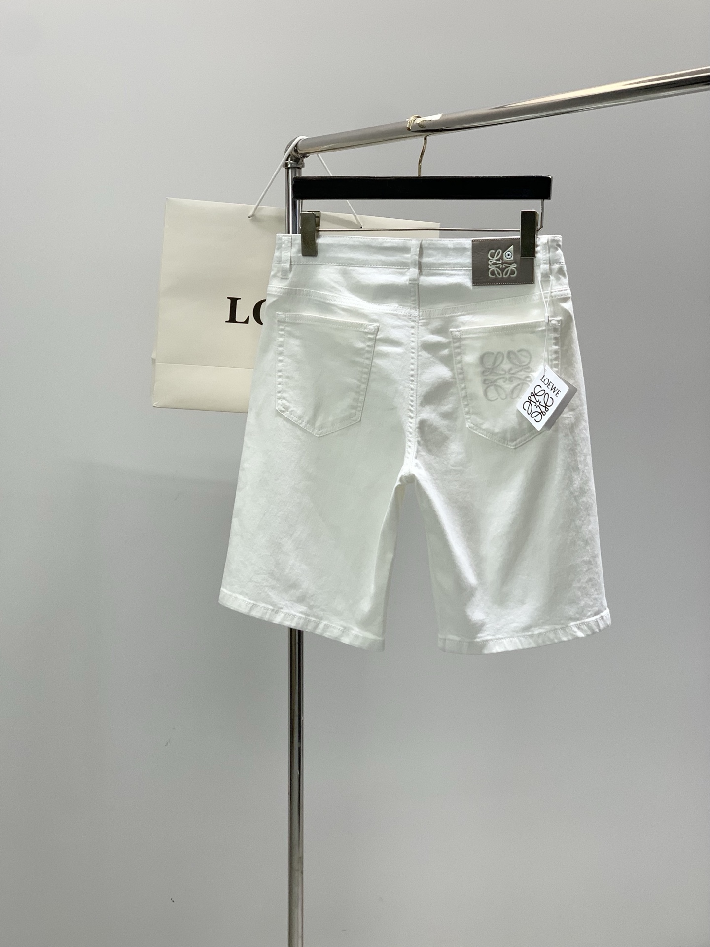 ，Loewe罗意威，2026夏季新品，专柜同步有售，原单狠货，时尚休闲短裤，采用进口原版面料，顶级刺绣🪡