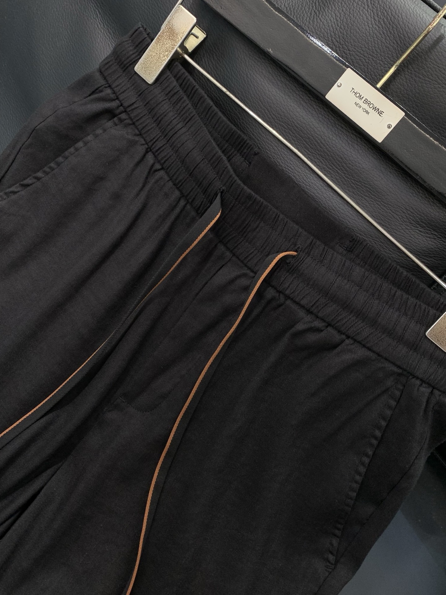，杰尼亚 Zegna，2026春季最新品，专柜同步有售，原单狠货，时尚休闲裤，采用进口原版面料，舒适透气