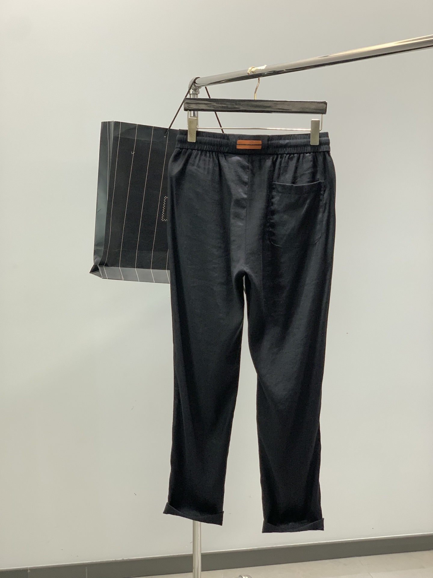 ，杰尼亚 Zegna，2026春季最新品，专柜同步有售，原单狠货，时尚休闲裤，采用进口原版面料，舒适透气