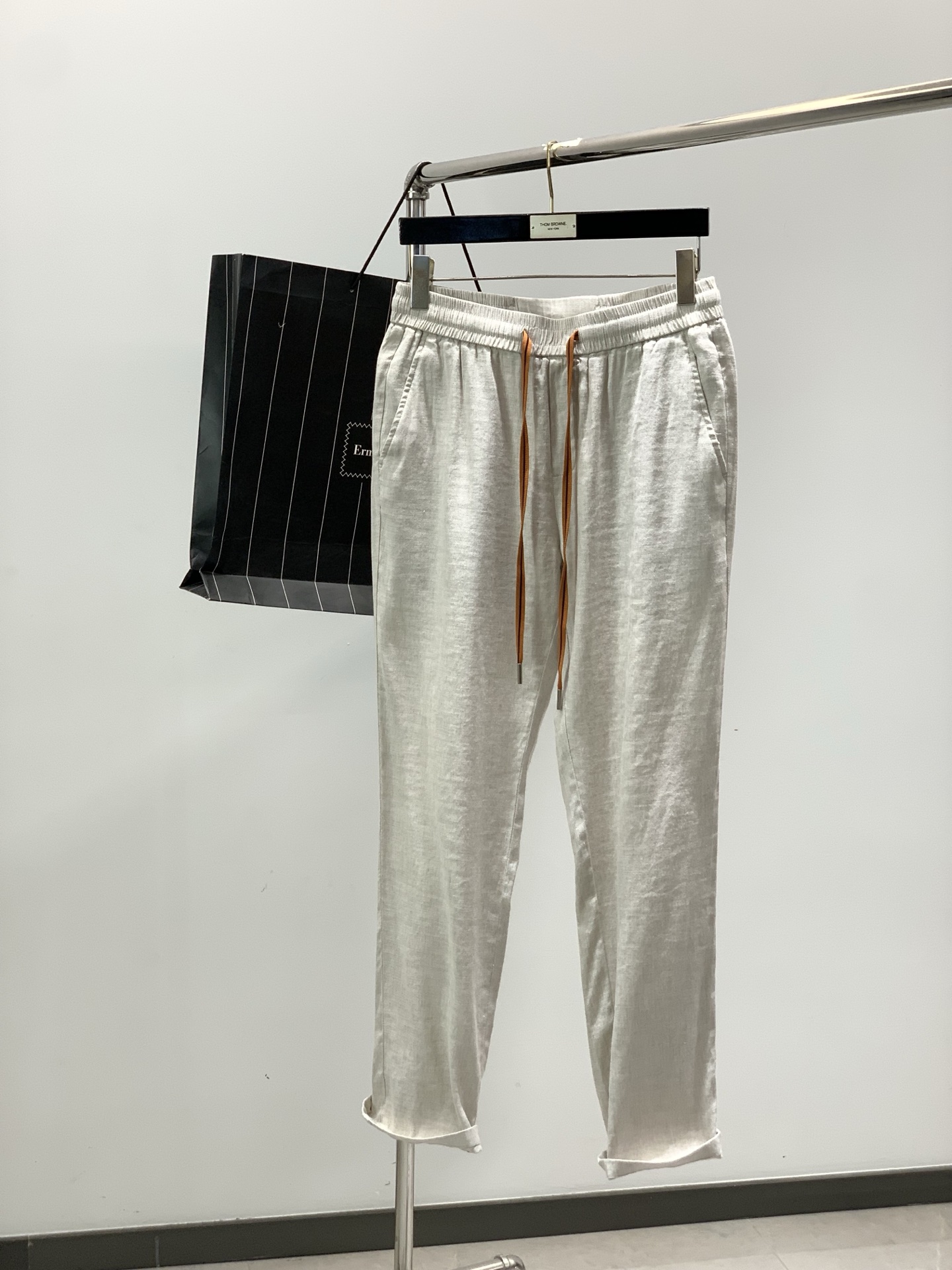 ，杰尼亚 Zegna，2026春季最新品，专柜同步有售，原单狠货，时尚休闲裤，采用进口原版面料，舒适透气