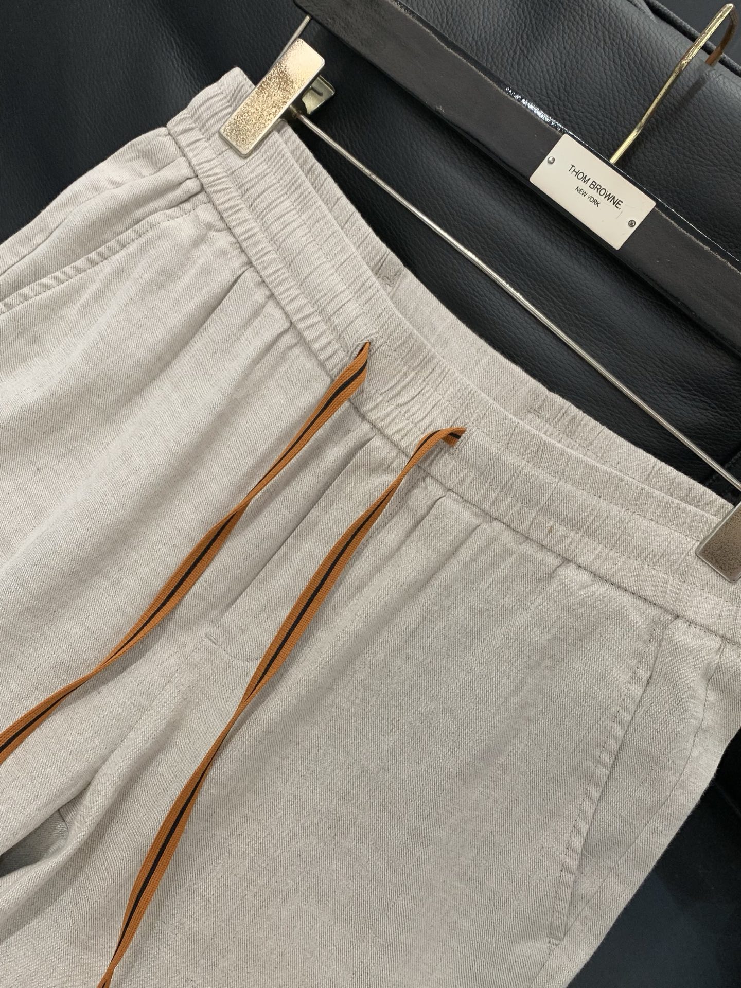 ，杰尼亚 Zegna，2026春季最新品，专柜同步有售，原单狠货，时尚休闲裤，采用进口原版面料，舒适透气