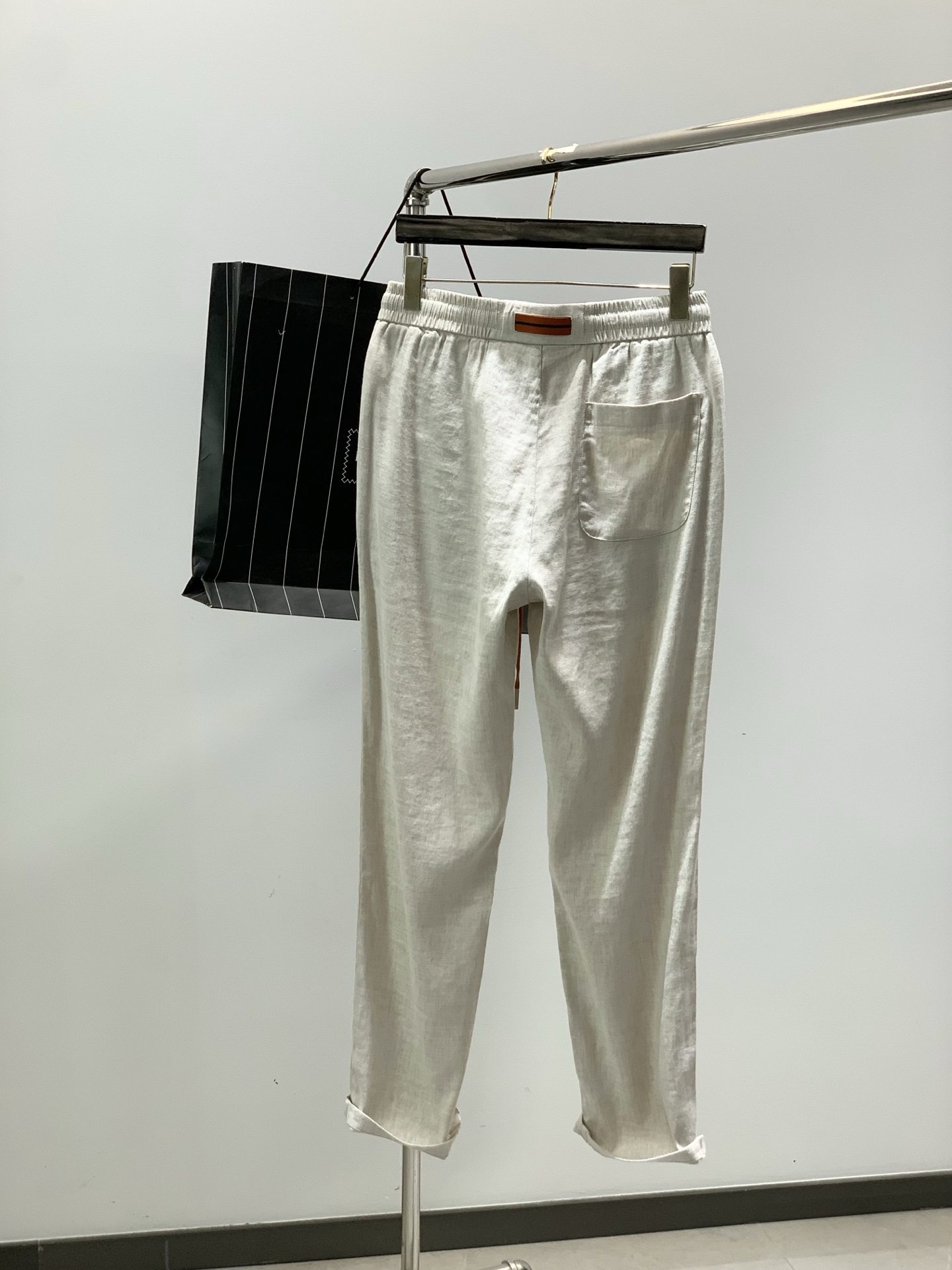 ，杰尼亚 Zegna，2026春季最新品，专柜同步有售，原单狠货，时尚休闲裤，采用进口原版面料，舒适透气
