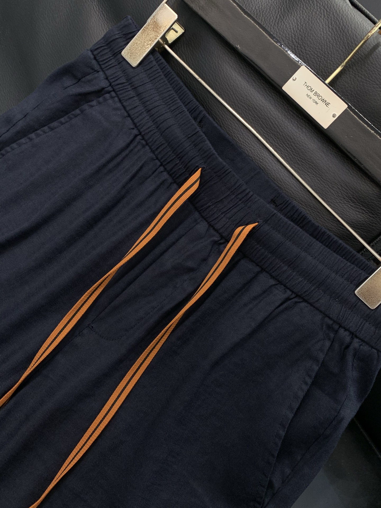 ，杰尼亚 Zegna，2026春季最新品，专柜同步有售，原单狠货，时尚休闲裤，采用进口原版面料，舒适透气