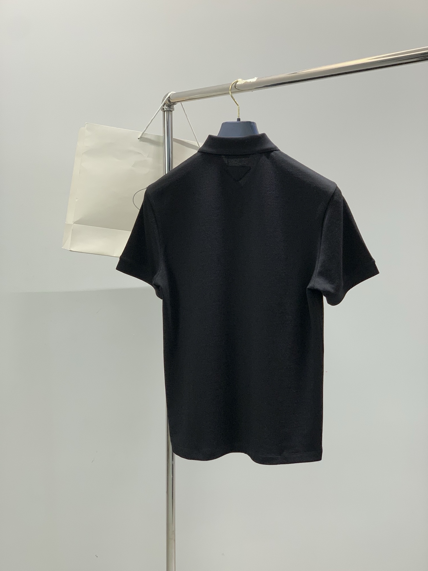 ，普拉达 2026春夏 刺绣标识翻领绿色Polo衫短袖T恤优雅POLO系列,休闲衣橱哲学.气质型短T,商
