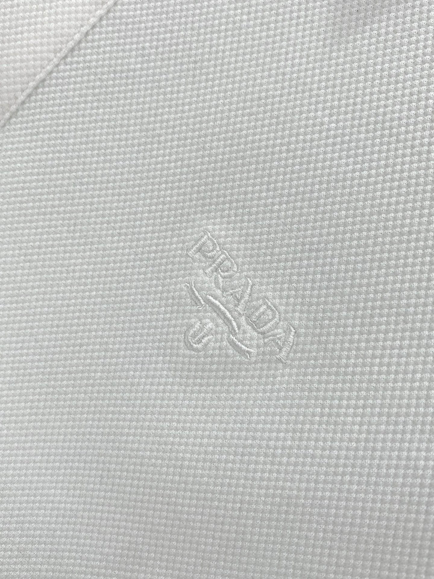 ，普拉达 2026春夏 刺绣标识翻领绿色Polo衫短袖T恤优雅POLO系列,休闲衣橱哲学.气质型短T,商
