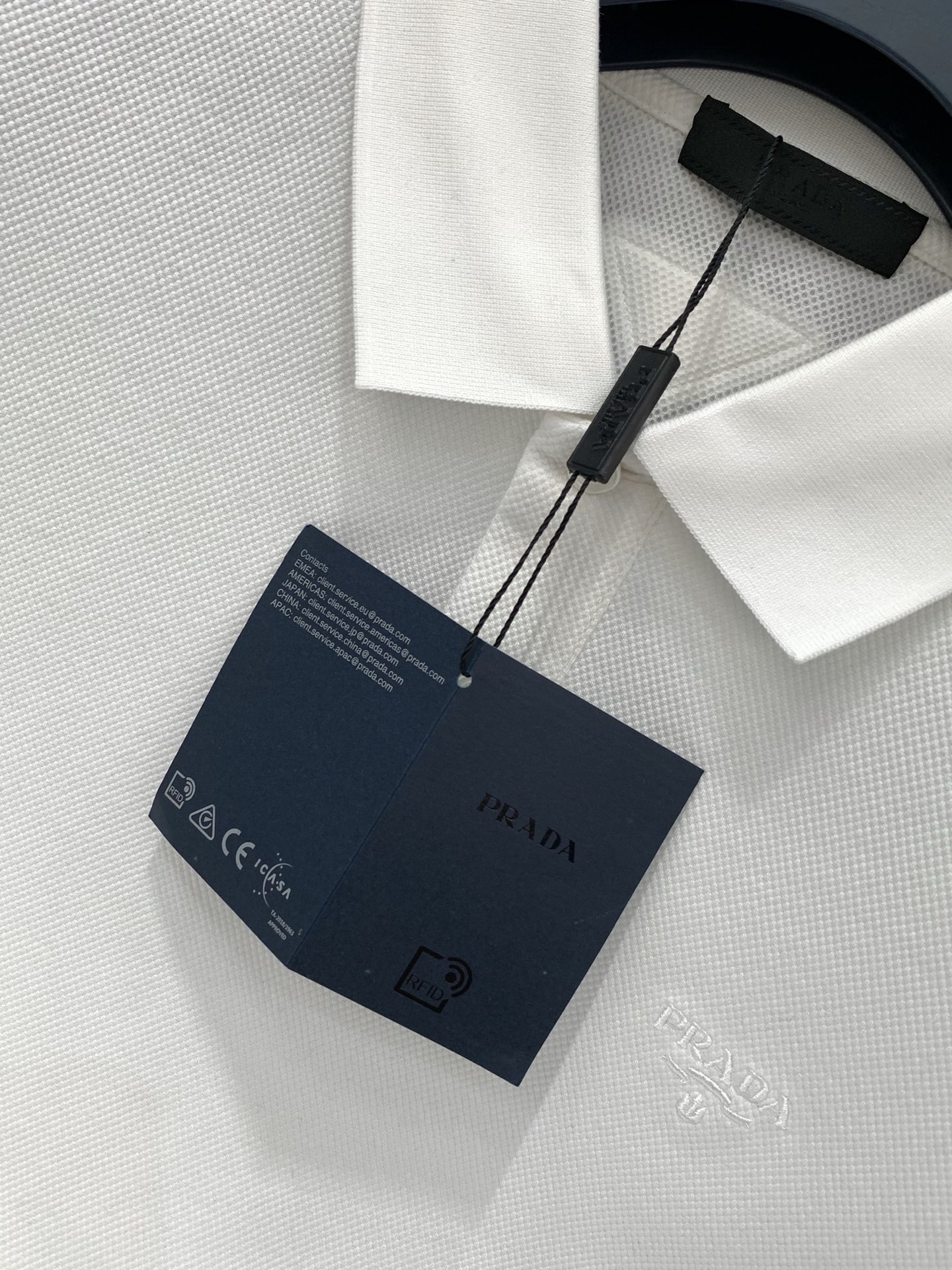 ，普拉达 2026春夏 刺绣标识翻领绿色Polo衫短袖T恤优雅POLO系列,休闲衣橱哲学.气质型短T,商