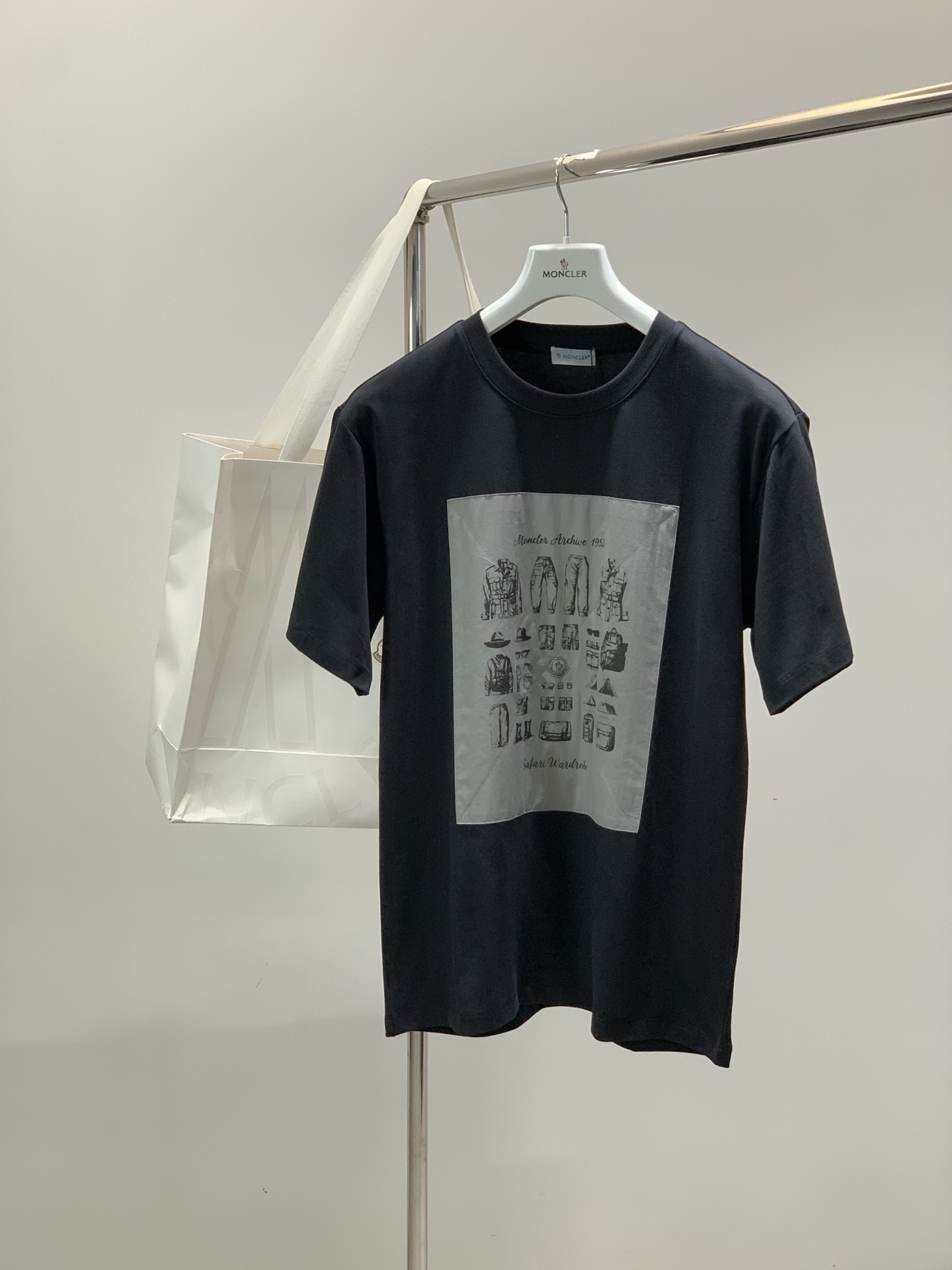 ，蒙口圆领浅卡其短袖 材质 棉尺码M-3XL           肩宽     胸围      衣长  
