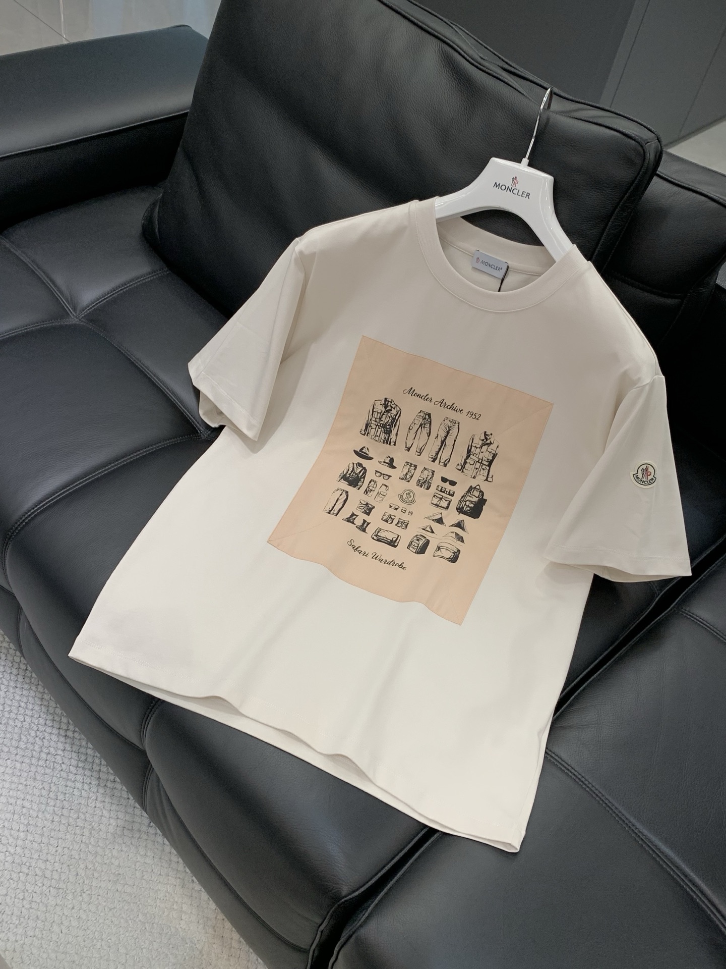 ，蒙口圆领浅卡其短袖 材质 棉尺码M-3XL           肩宽     胸围      衣长  