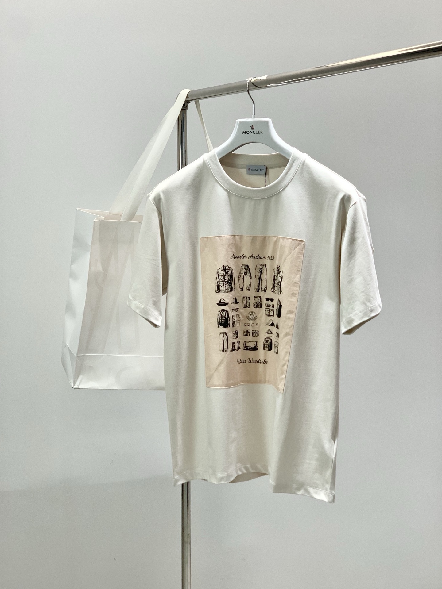 ，蒙口圆领浅卡其短袖 材质 棉尺码M-3XL           肩宽     胸围      衣长  