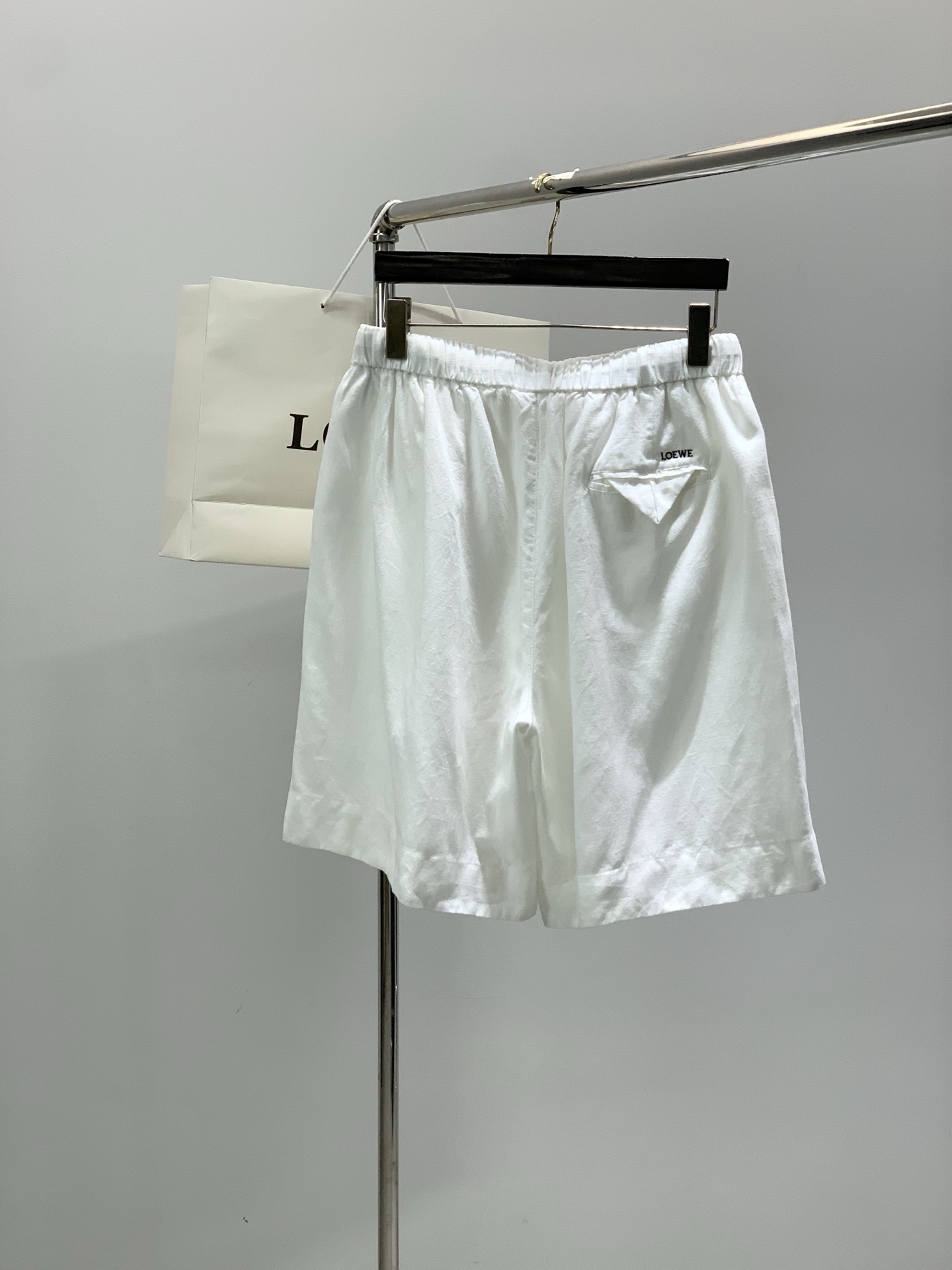 ，Loewe罗意威，2026夏季新品，专柜同步有售，原单狠货，时尚休闲短裤，采用进口原版面料，顶级刺绣🪡