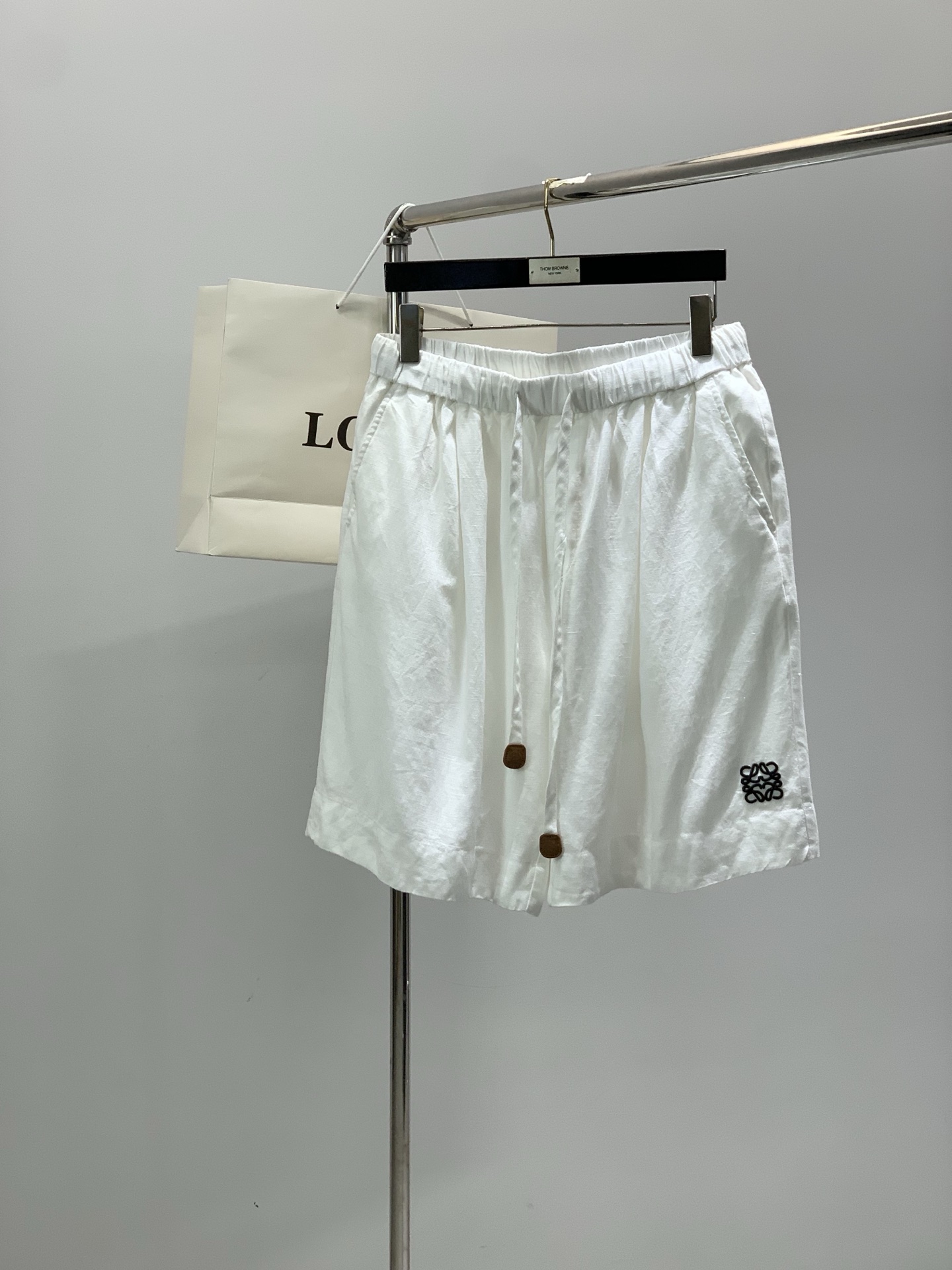 ，Loewe罗意威，2026夏季新品，专柜同步有售，原单狠货，时尚休闲短裤，采用进口原版面料，顶级刺绣🪡