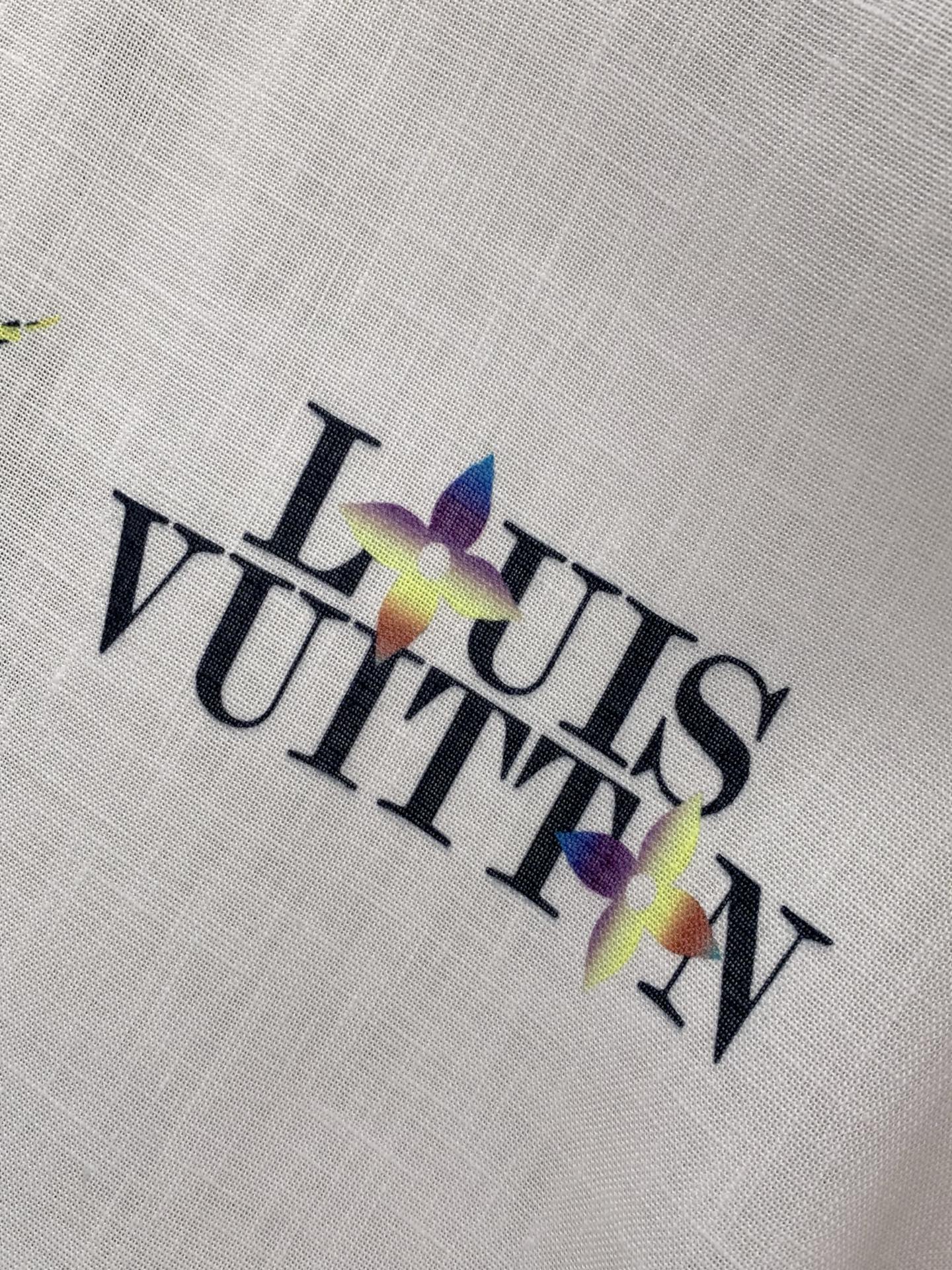 一套，LouisVuitton 路易威登，2026夏季最新款，专柜同步有售，原单狠货，时尚休闲短袖套装，