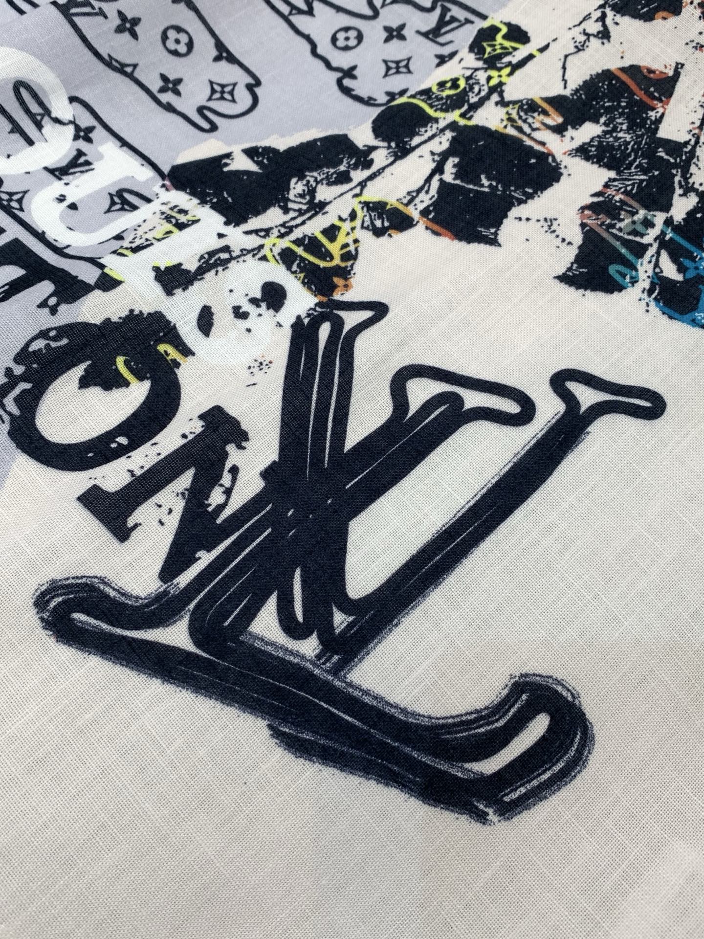 一套，LouisVuitton 路易威登，2026夏季最新款，专柜同步有售，原单狠货，时尚休闲短袖套装，