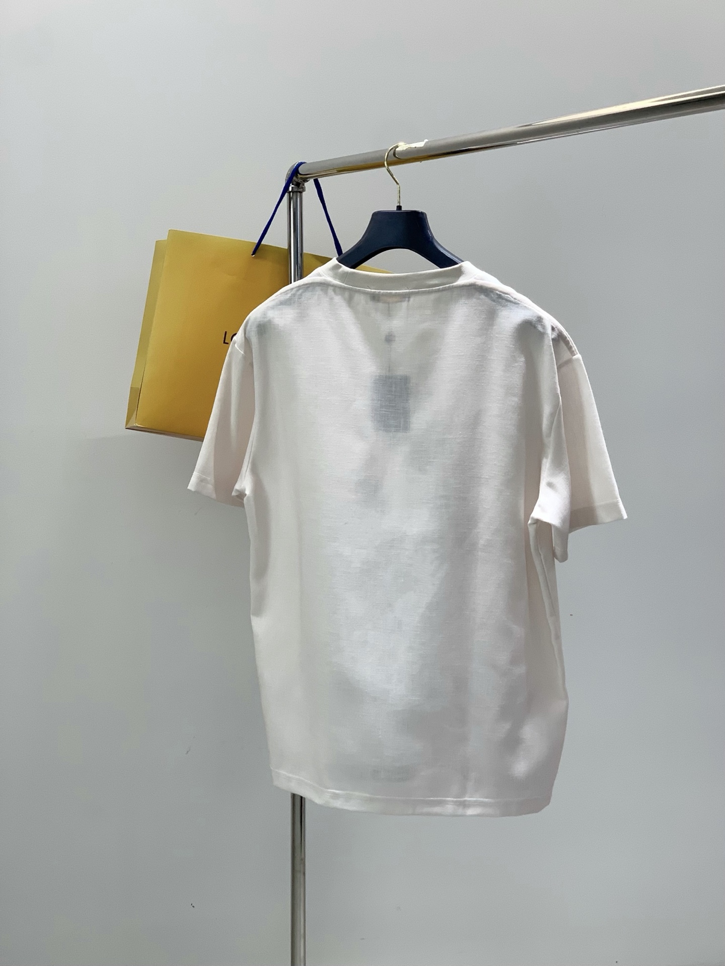 一套，LouisVuitton 路易威登，2026夏季最新款，专柜同步有售，原单狠货，时尚休闲短袖套装，