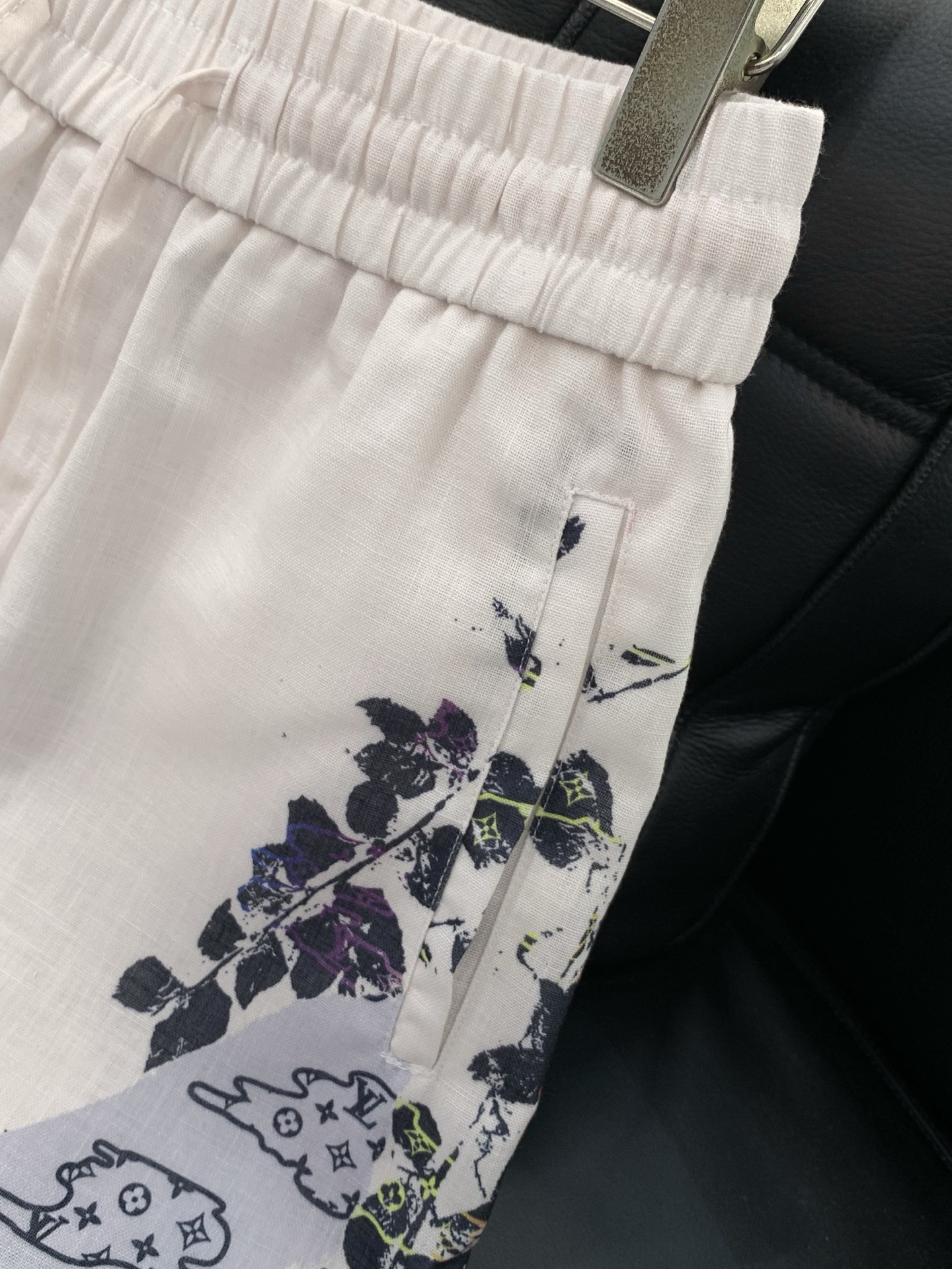 一套，LouisVuitton 路易威登，2026夏季最新款，专柜同步有售，原单狠货，时尚休闲短袖套装，