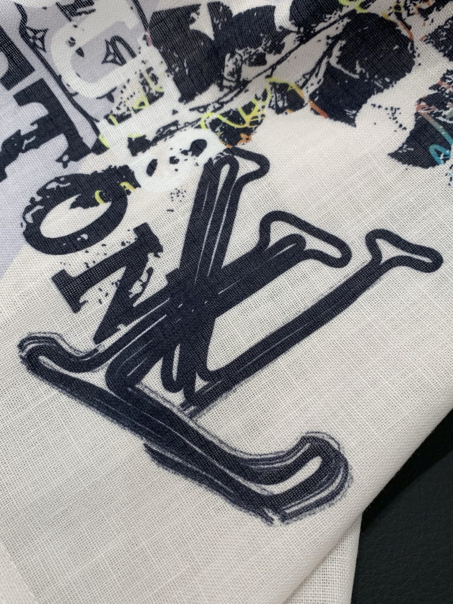 一套，LouisVuitton 路易威登，2026夏季最新款，专柜同步有售，原单狠货，时尚休闲短袖套装，